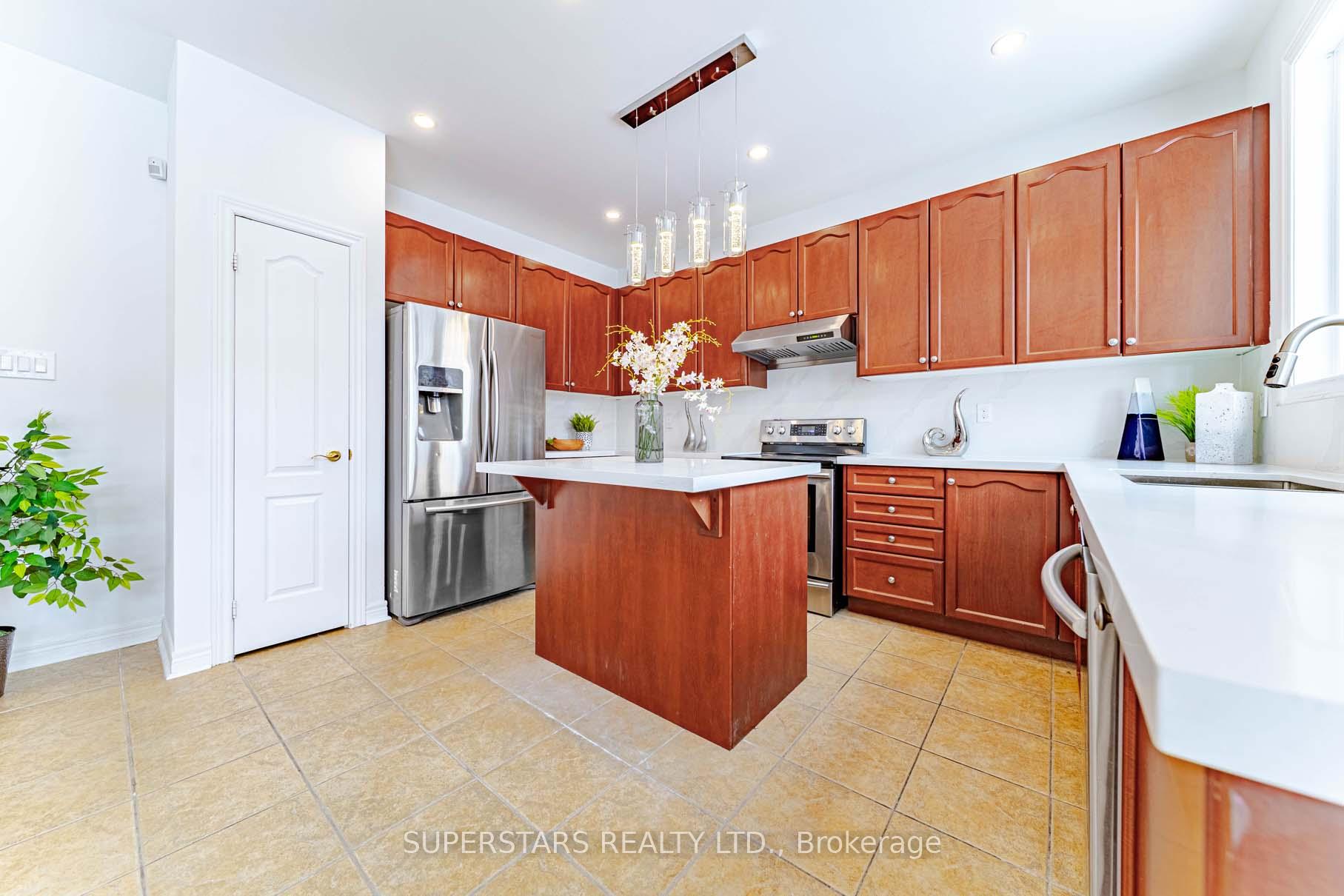 Photo 12 of 43 Stoney Creek Drive, Markham, Greensborough — HOMEH