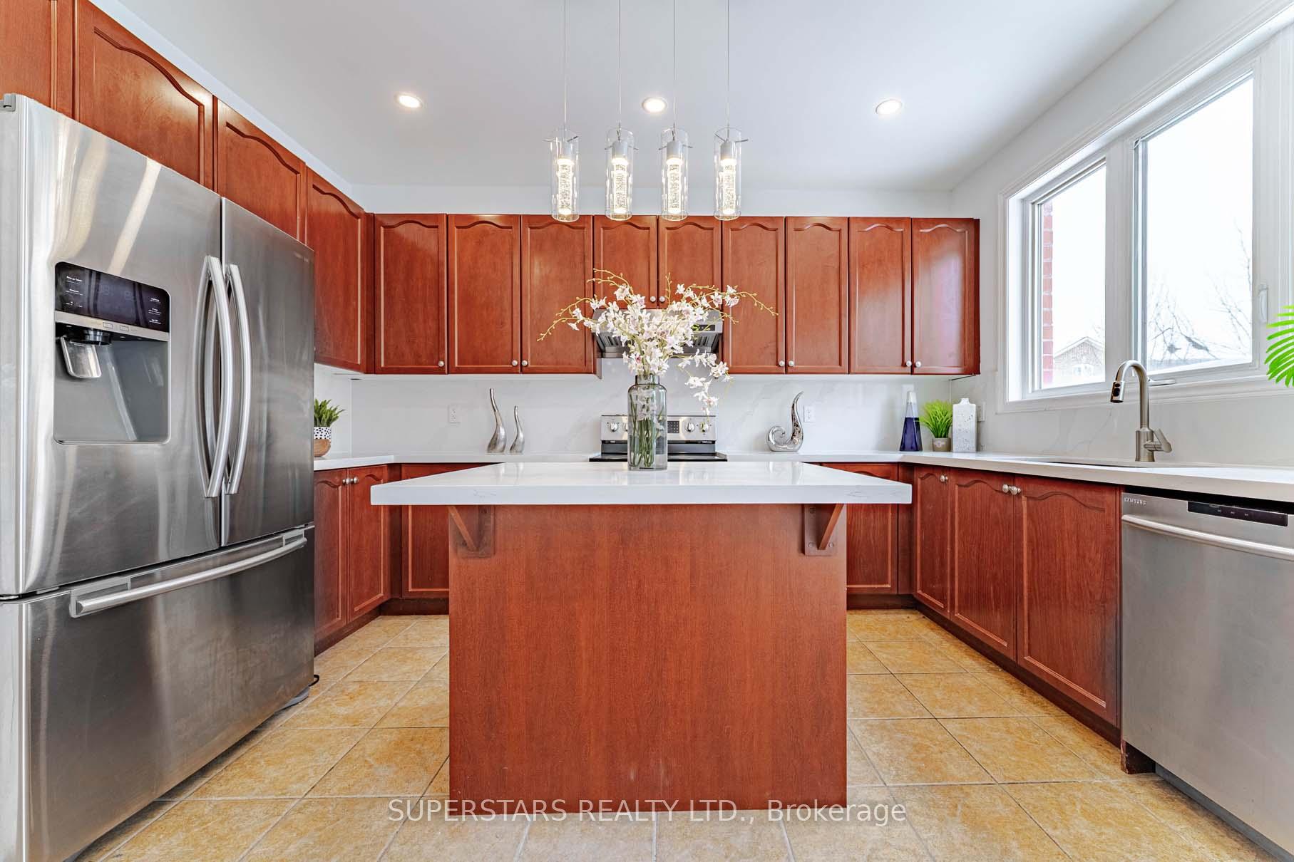 Photo 13 of 43 Stoney Creek Drive, Markham, Greensborough — HOMEH