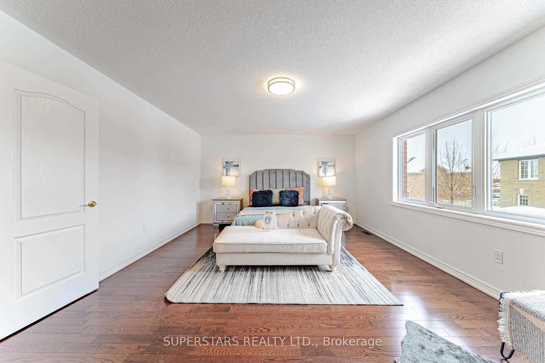 Photo 21 of 43 Stoney Creek Drive, Markham, Greensborough — HOMEH