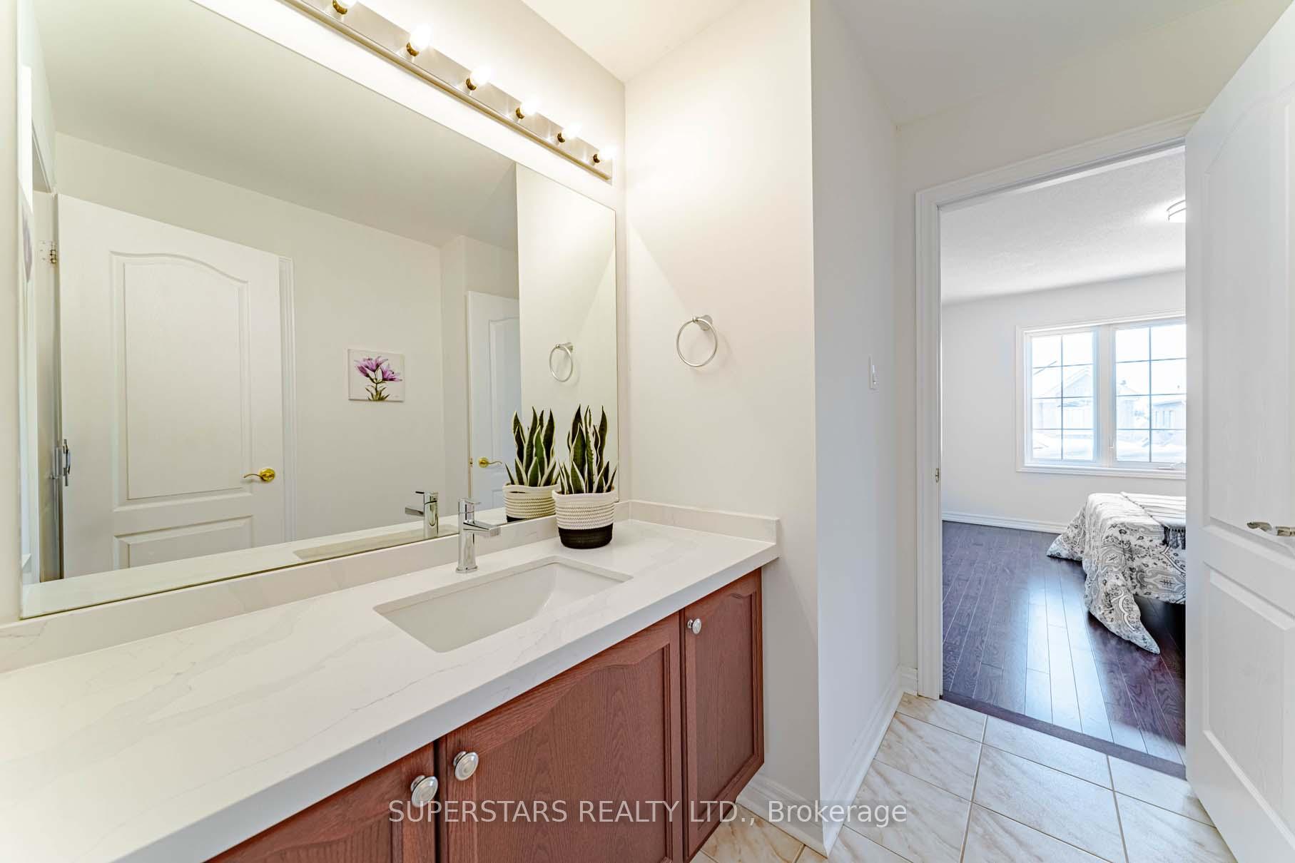 Photo 25 of 43 Stoney Creek Drive, Markham, Greensborough — HOMEH