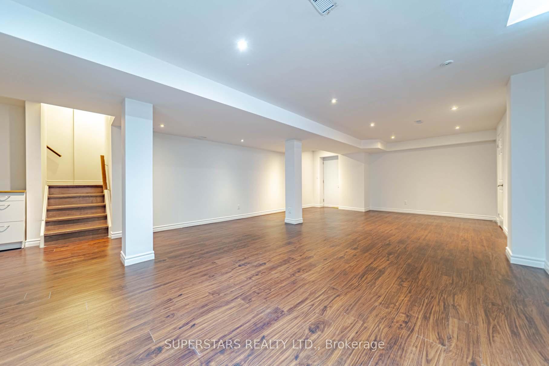 Photo 33 of 43 Stoney Creek Drive, Markham, Greensborough — HOMEH