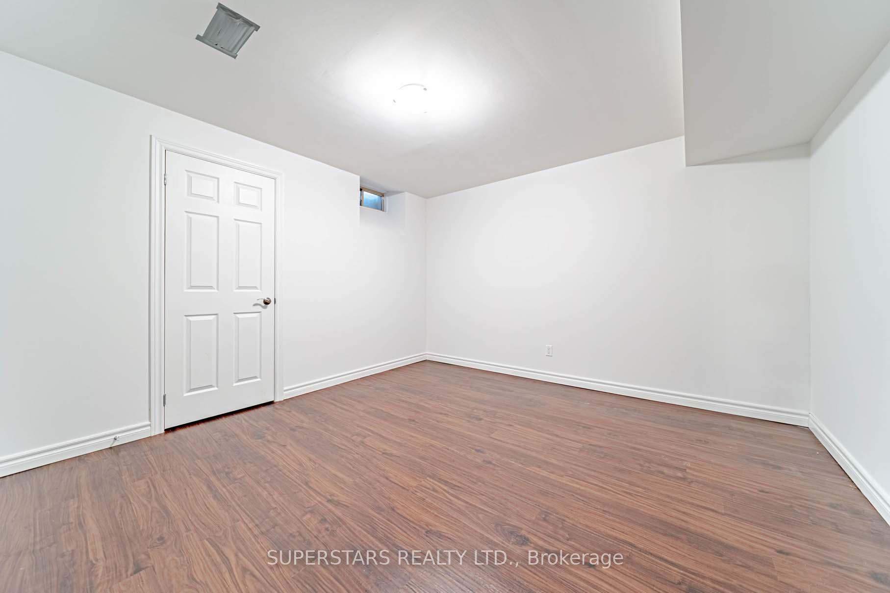 Photo 36 of 43 Stoney Creek Drive, Markham, Greensborough — HOMEH