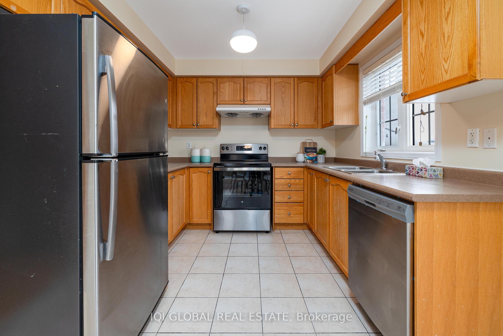 Photo 13 of 53 Thoroughbred Way, Markham, Berczy — HOMEH