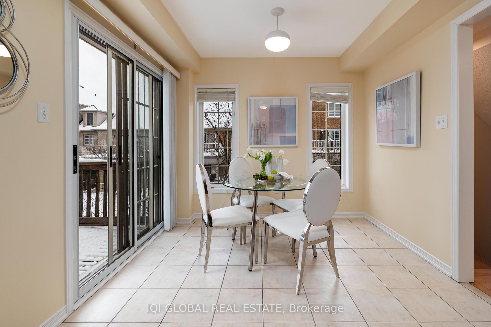 Photo 14 of 53 Thoroughbred Way, Markham, Berczy — HOMEH
