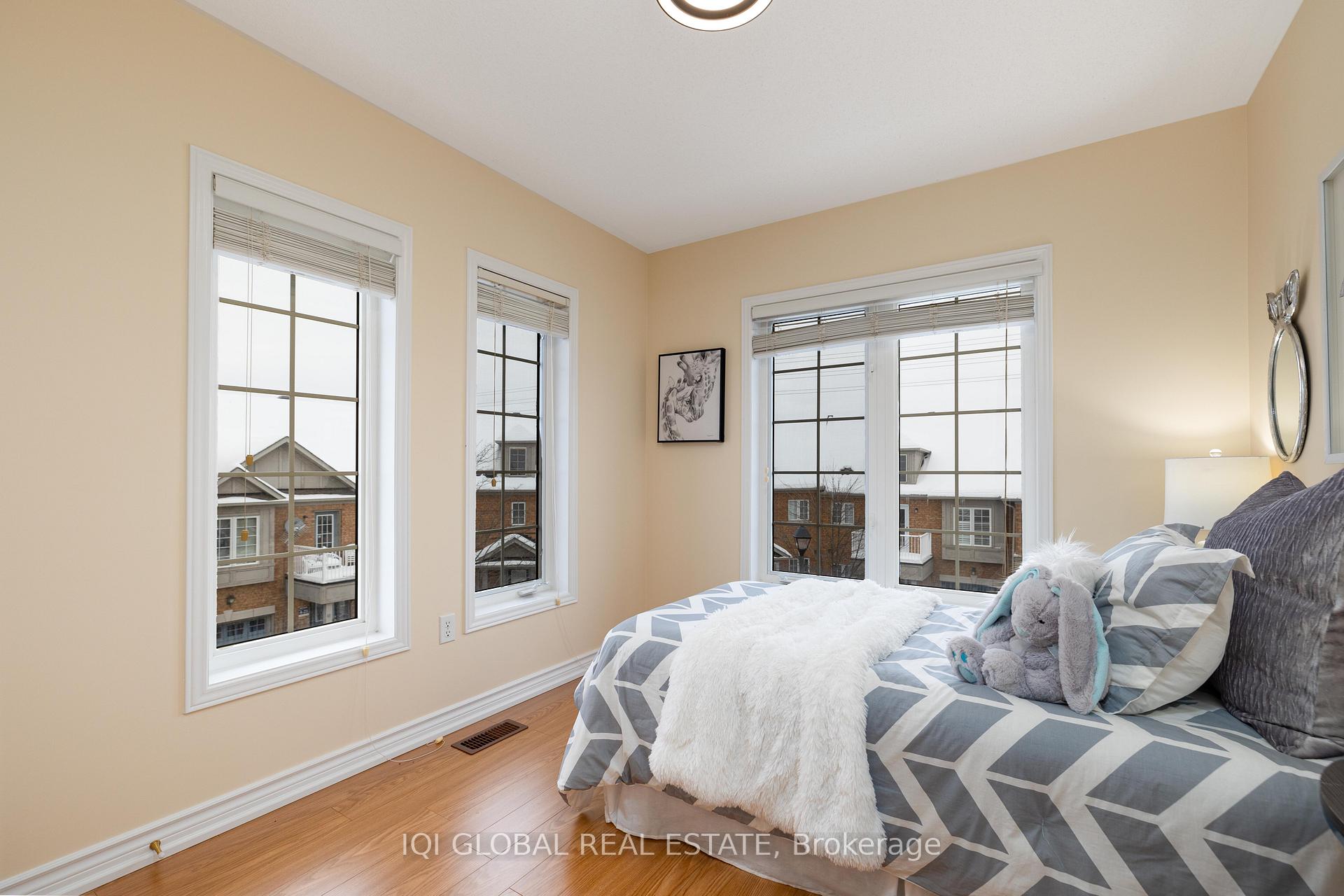 Photo 30 of 53 Thoroughbred Way, Markham, Berczy — HOMEH