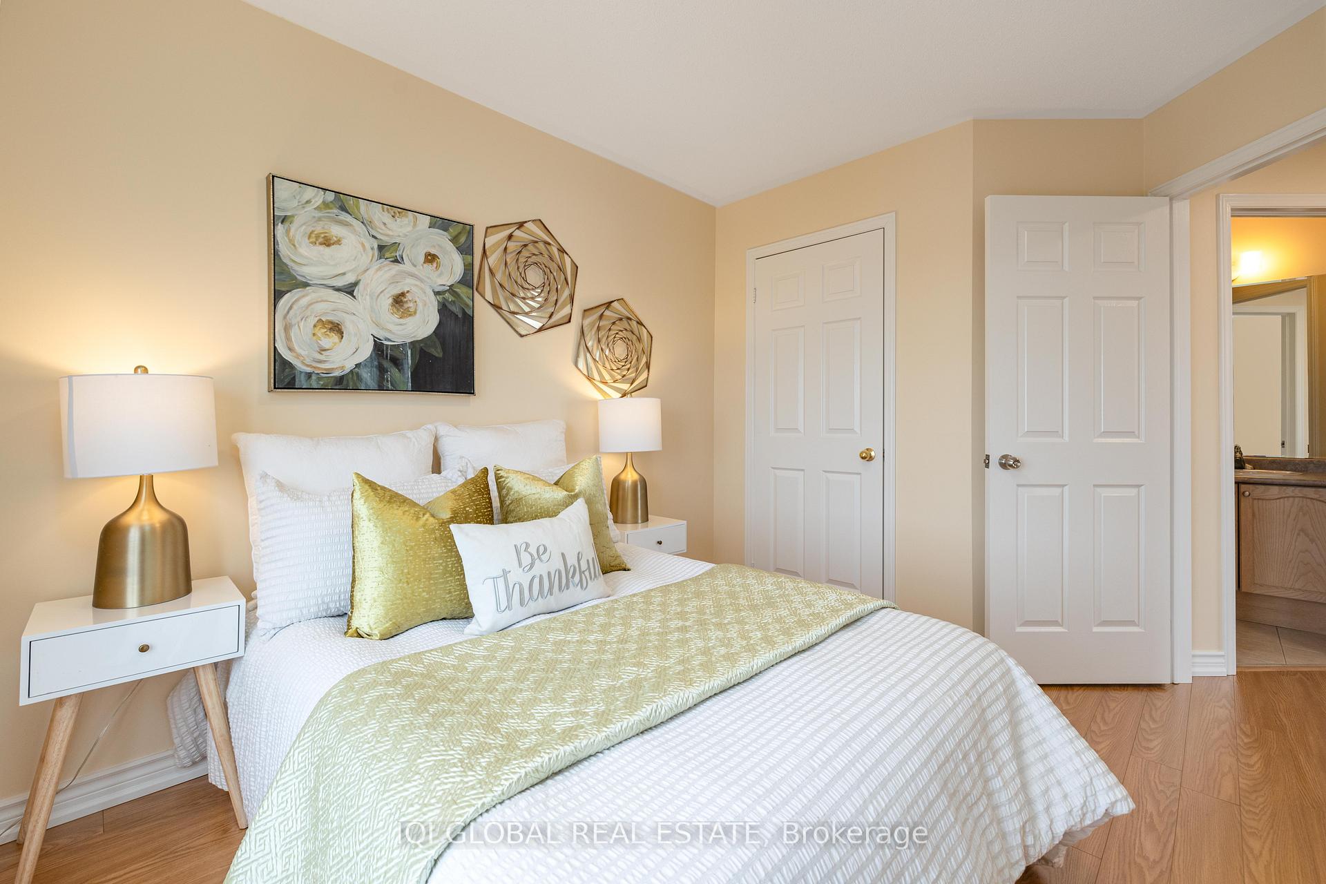 Photo 34 of 53 Thoroughbred Way, Markham, Berczy — HOMEH