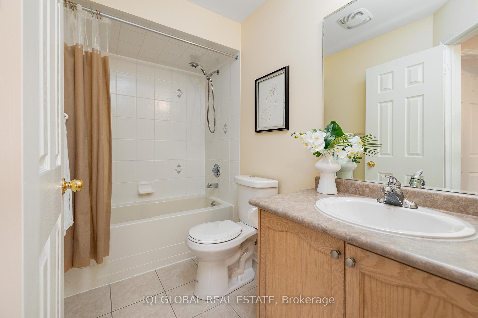 Photo 35 of 53 Thoroughbred Way, Markham, Berczy — HOMEH