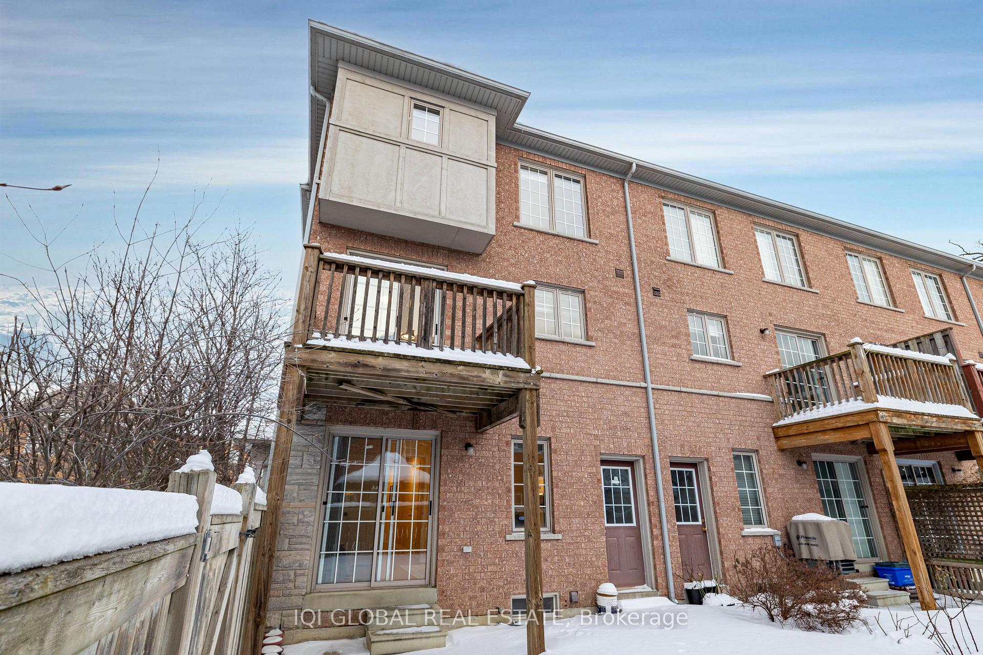 Photo 37 of 53 Thoroughbred Way, Markham, Berczy — HOMEH