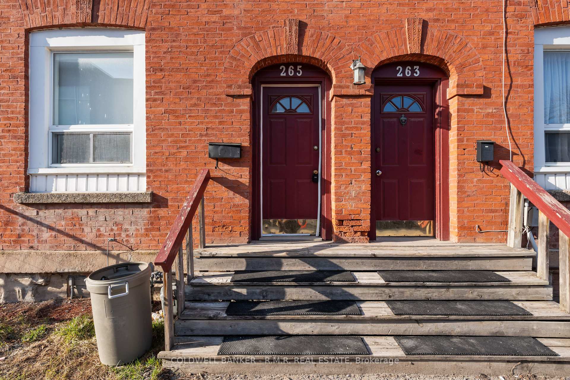 Front of 265 Earl Street