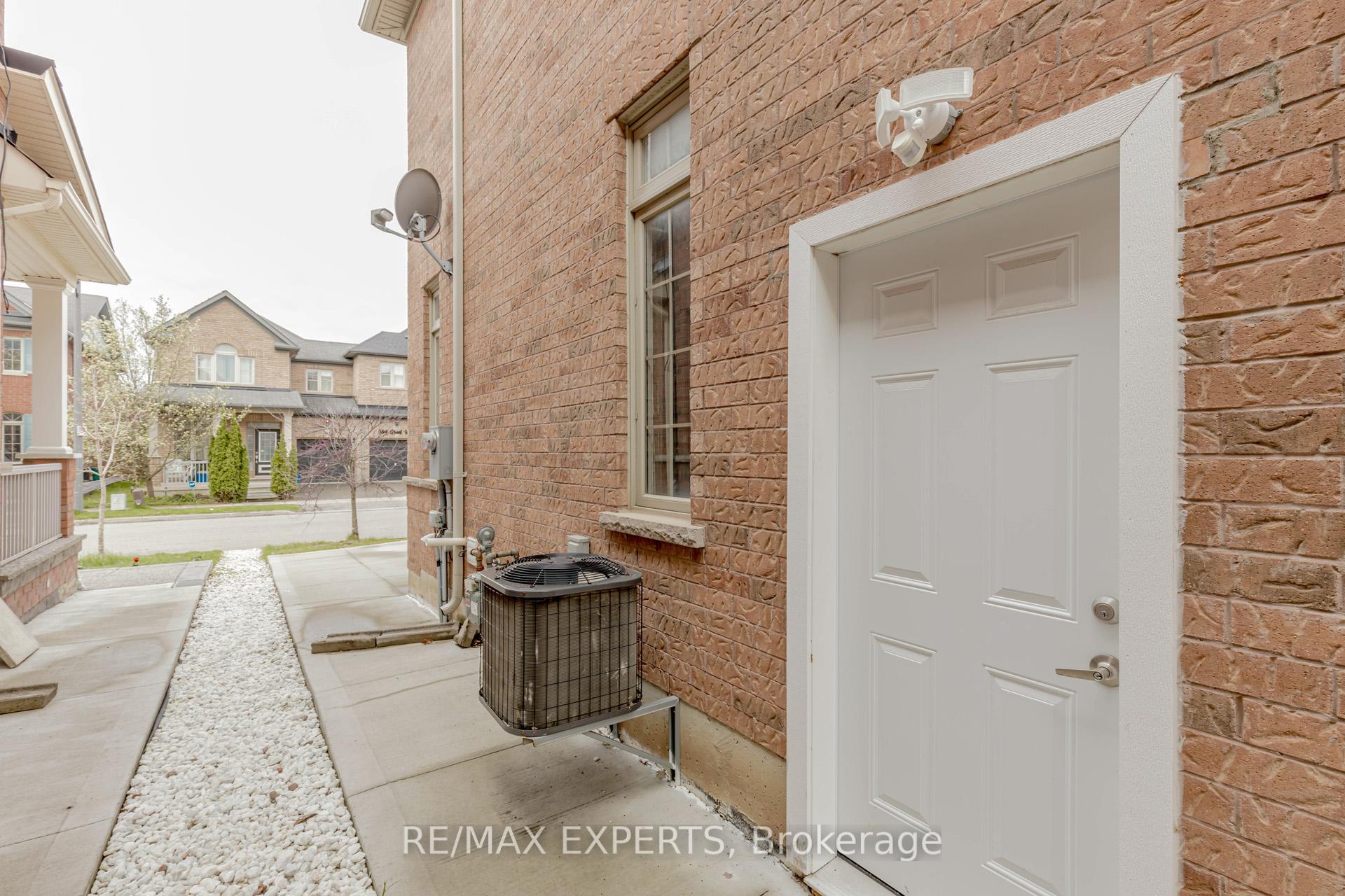 Photo 4 of Unit Bsmt, 587 Grant Way, Milton, Scott — HOMEH