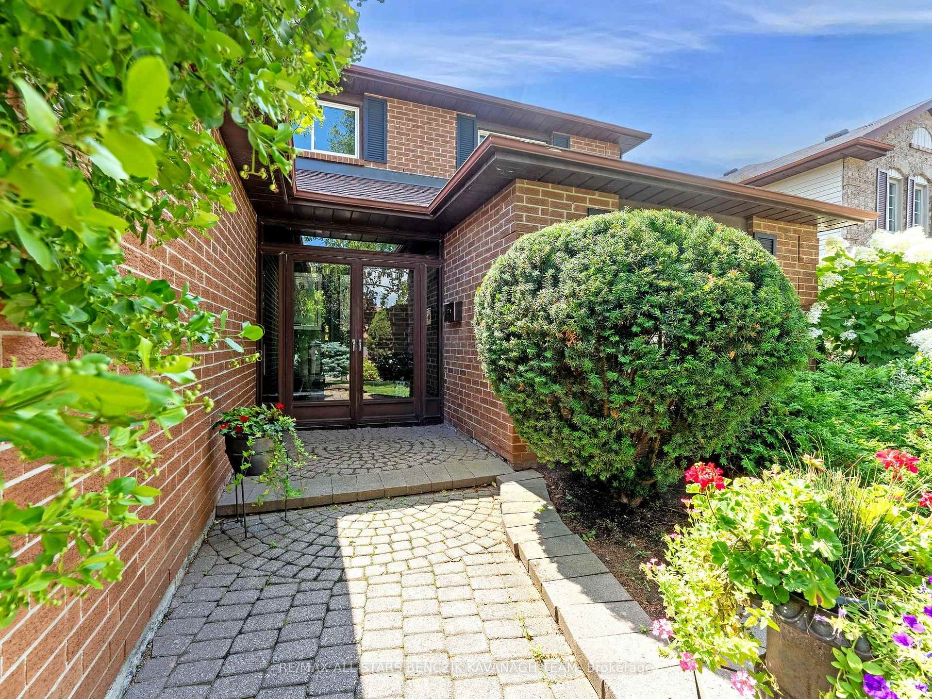Photo 3 of 31 Larkin Avenue, Markham, Markham Village — HOMEH