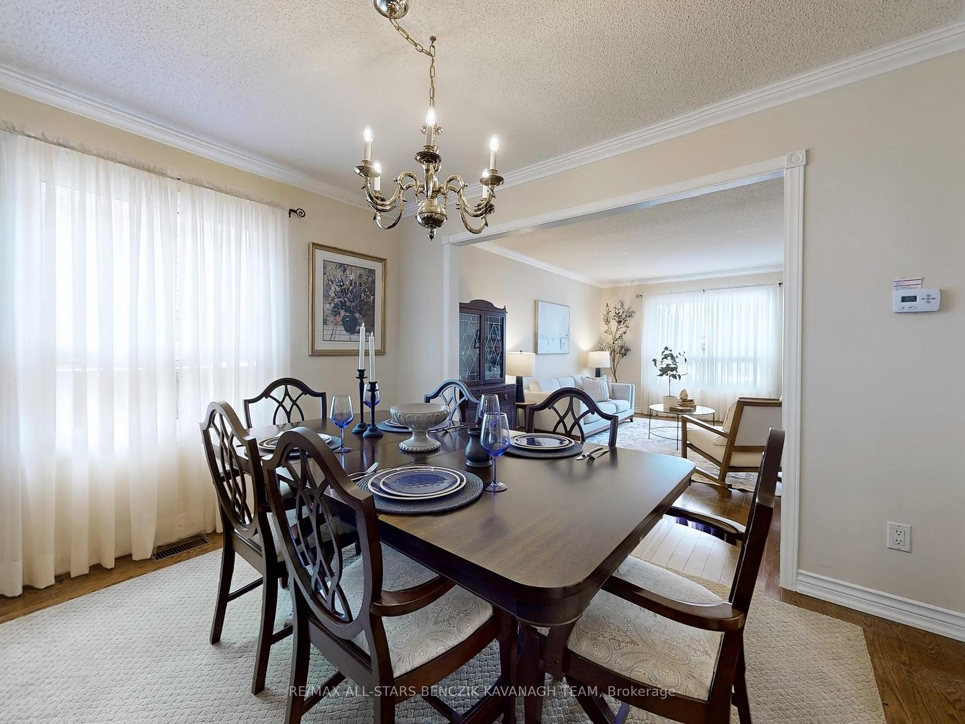 Photo 6 of 31 Larkin Avenue, Markham, Markham Village — HOMEH