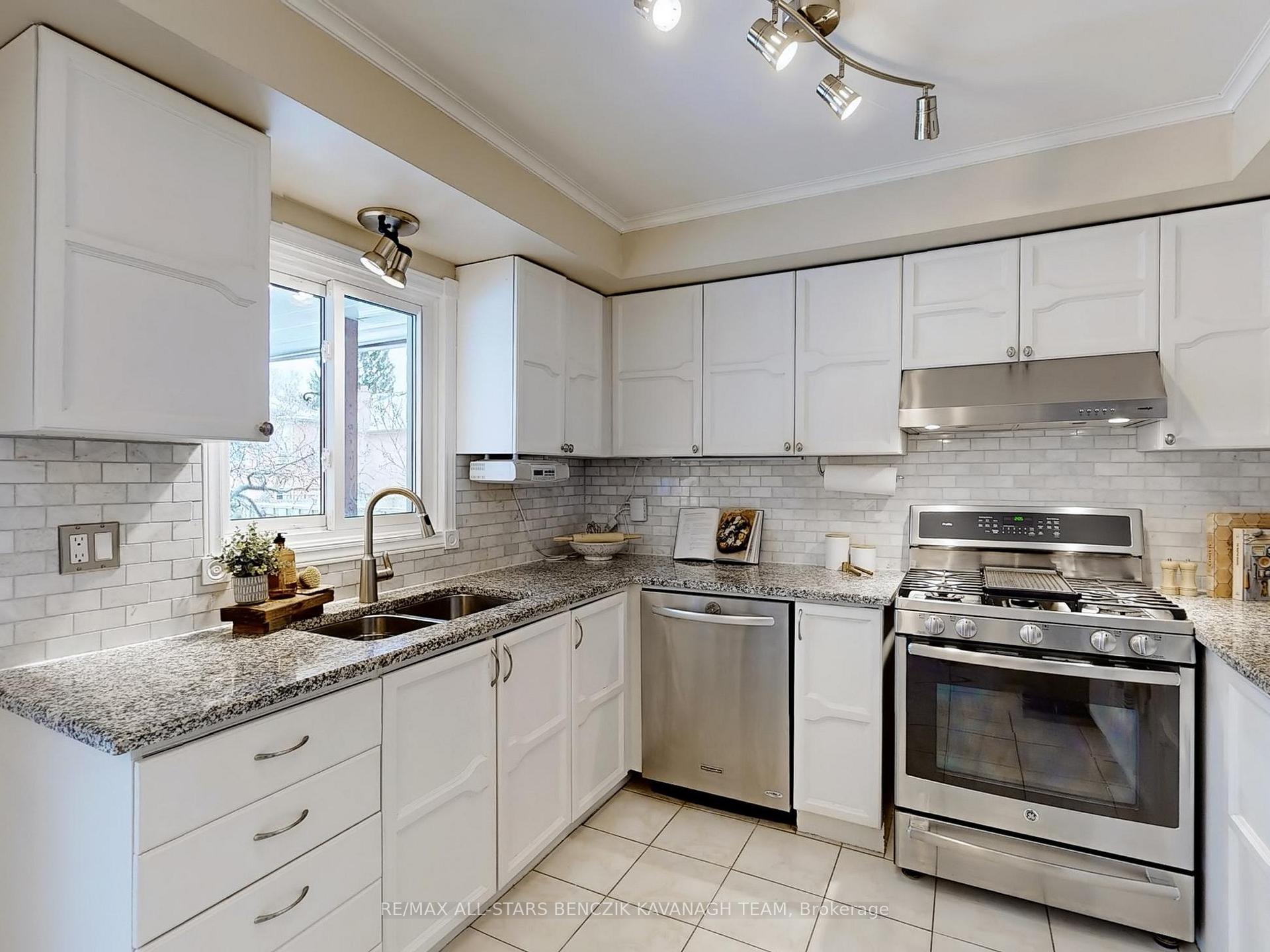 Photo 9 of 31 Larkin Avenue, Markham, Markham Village — HOMEH