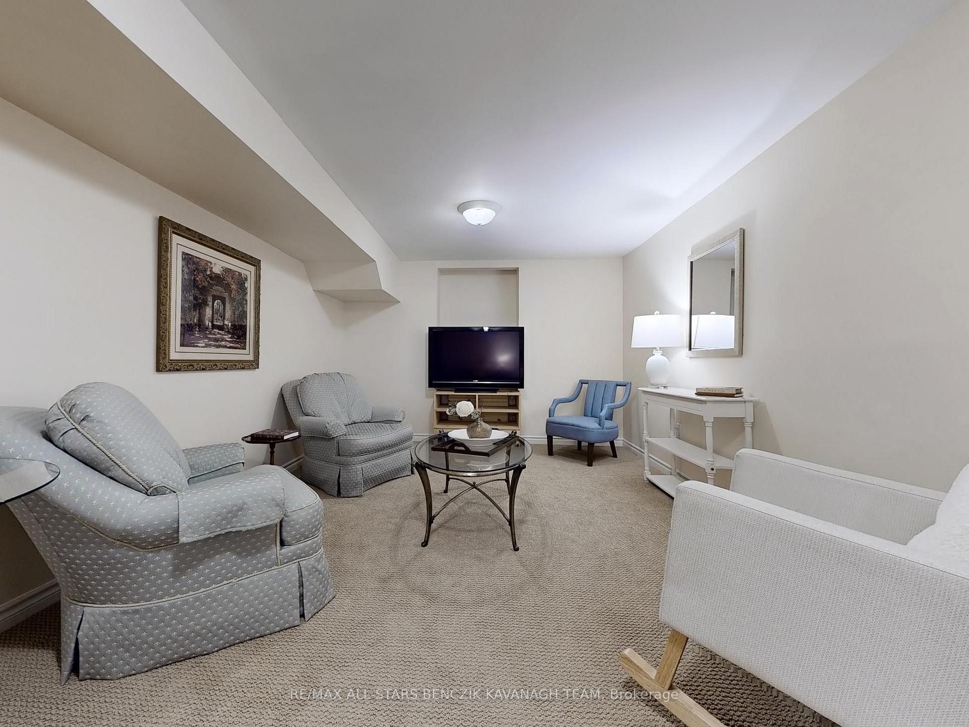 Photo 23 of 31 Larkin Avenue, Markham, Markham Village — HOMEH