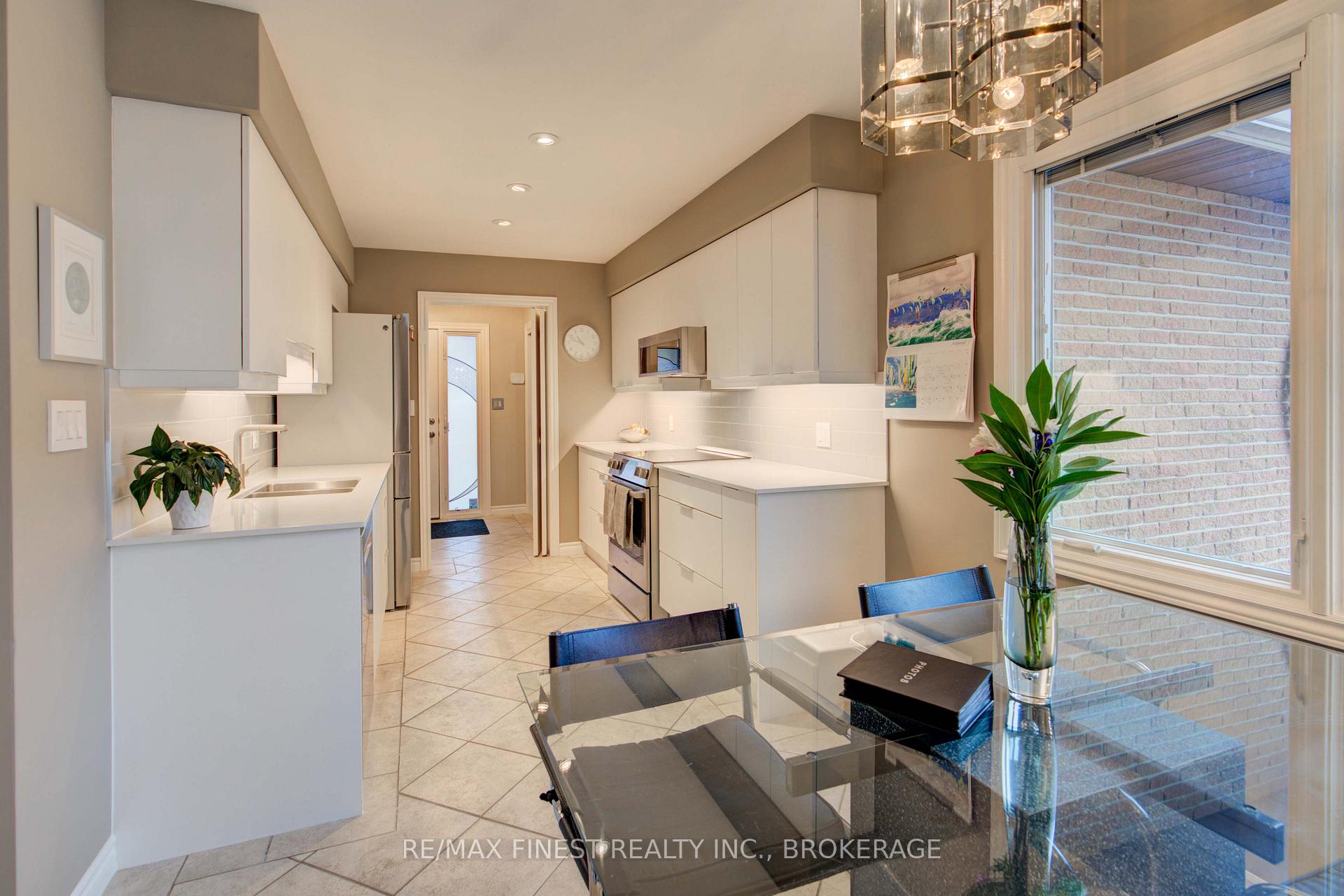 Photo 12 of 154 Lakeshore Boulevard, Kingston, City Southwest — HOMEH