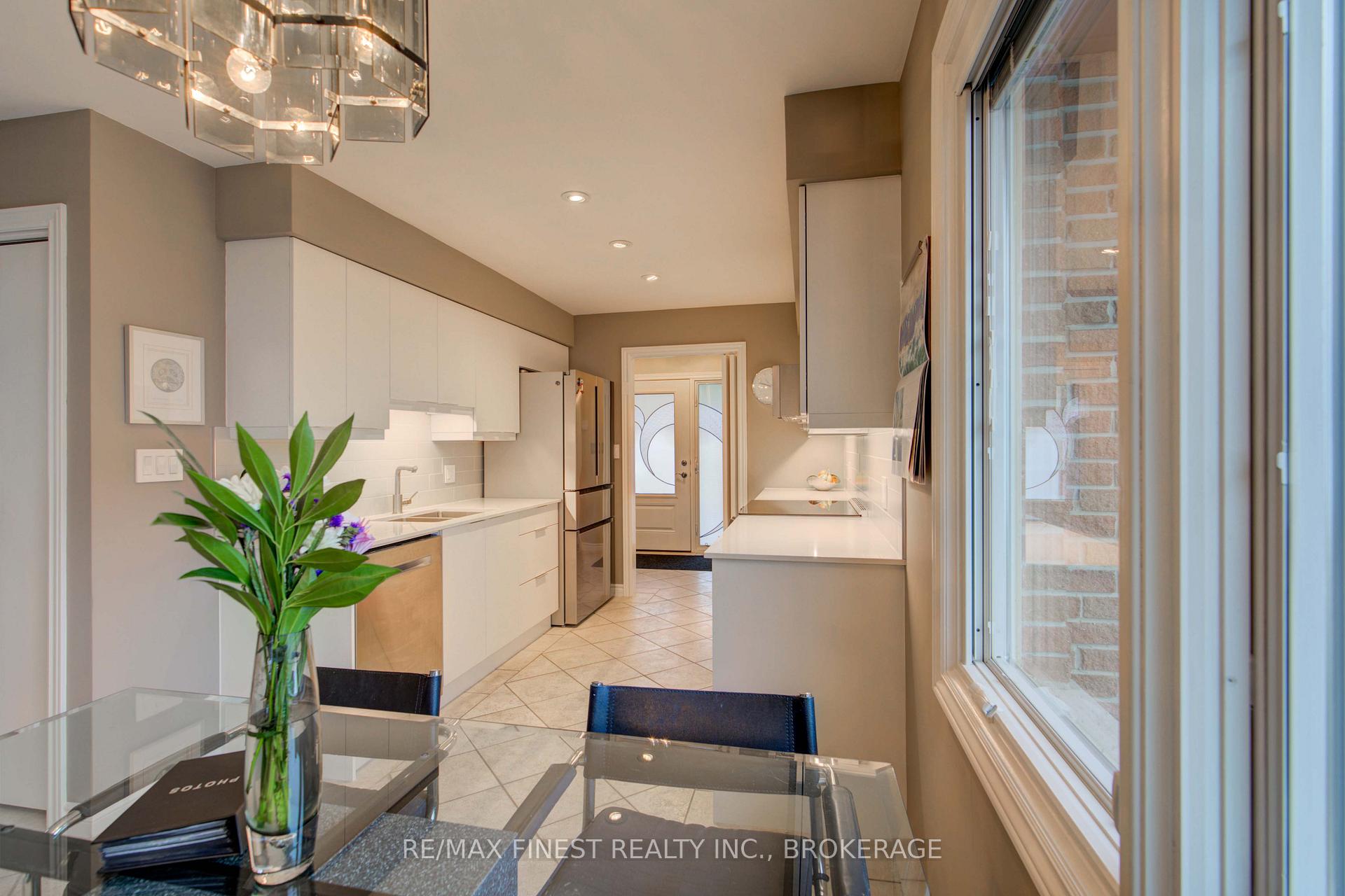 Photo 13 of 154 Lakeshore Boulevard, Kingston, City Southwest — HOMEH