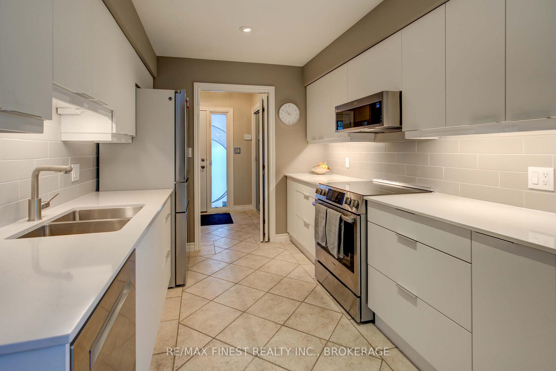 Photo 15 of 154 Lakeshore Boulevard, Kingston, City Southwest — HOMEH