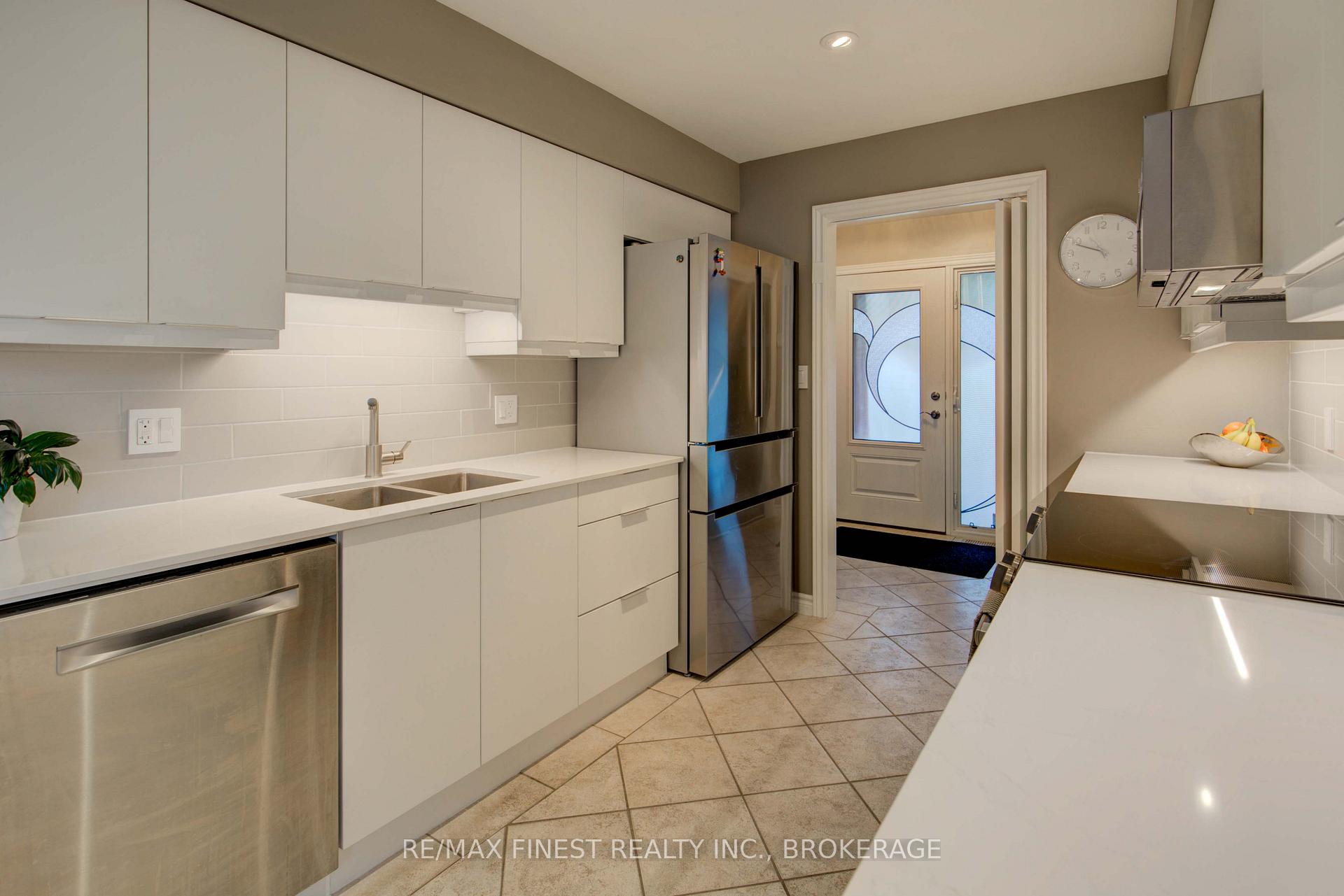 Photo 16 of 154 Lakeshore Boulevard, Kingston, City Southwest — HOMEH