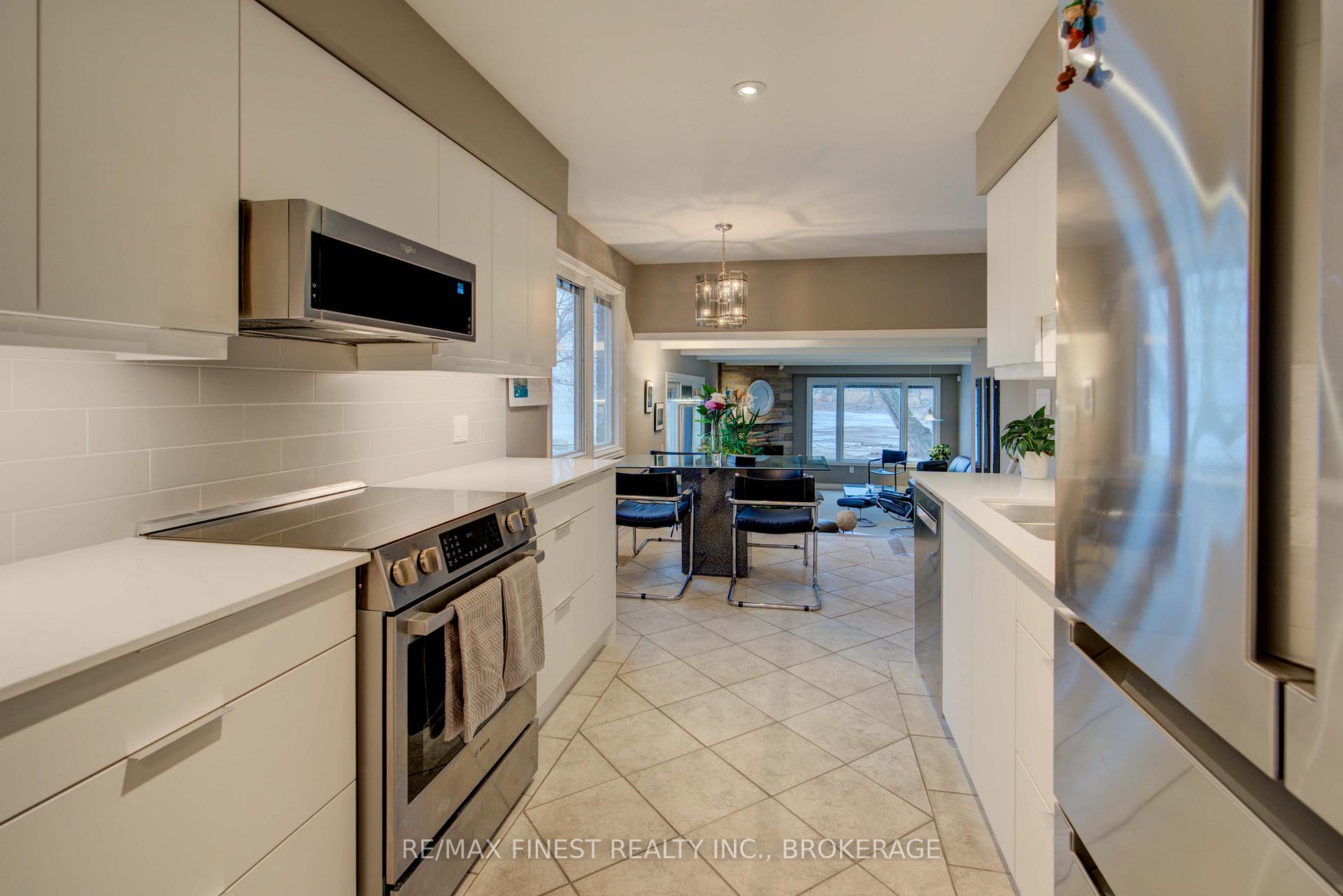Photo 18 of 154 Lakeshore Boulevard, Kingston, City Southwest — HOMEH