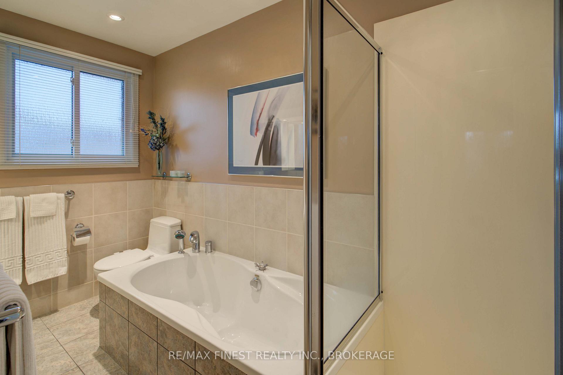 Photo 33 of 154 Lakeshore Boulevard, Kingston, City Southwest — HOMEH