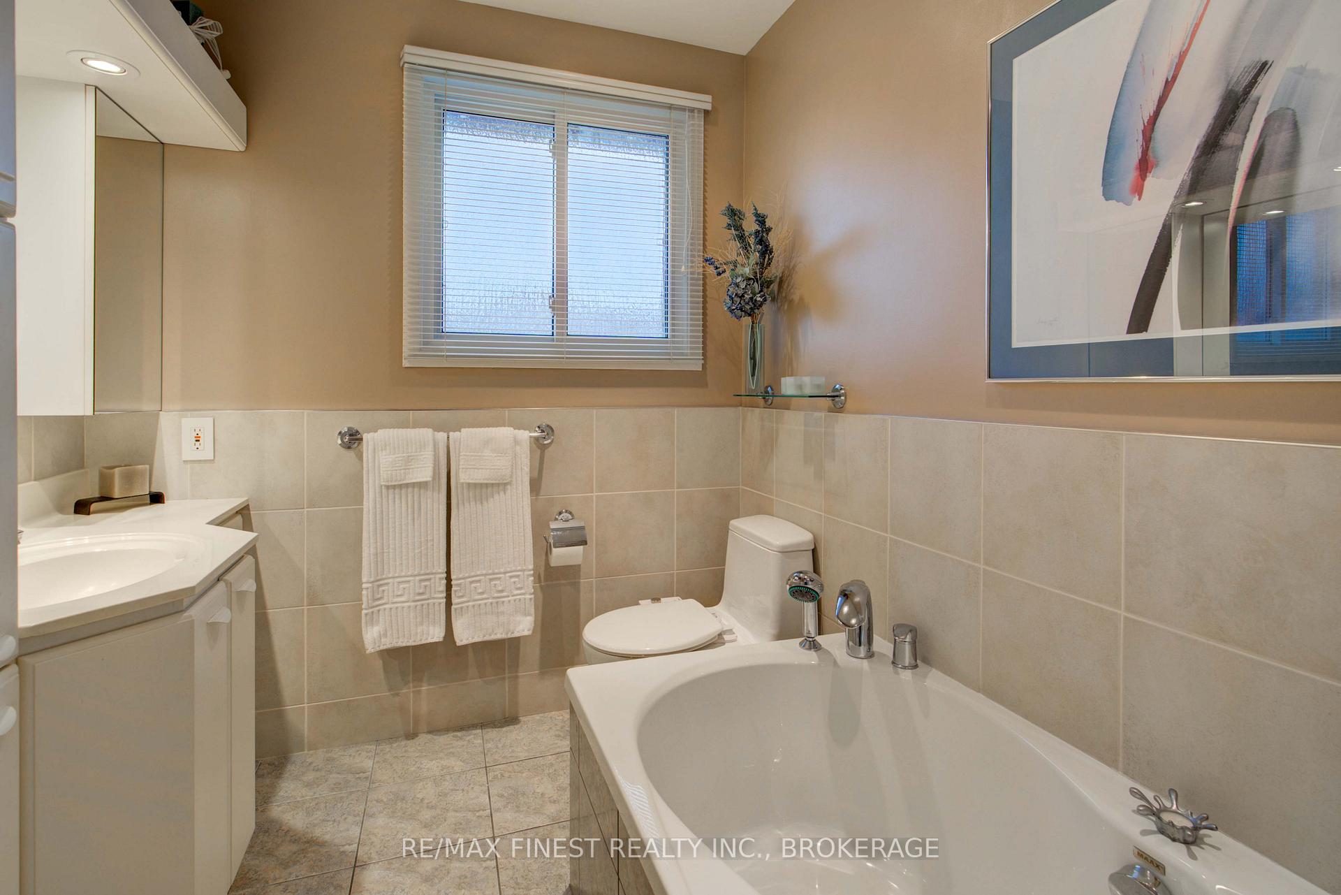 Photo 34 of 154 Lakeshore Boulevard, Kingston, City Southwest — HOMEH