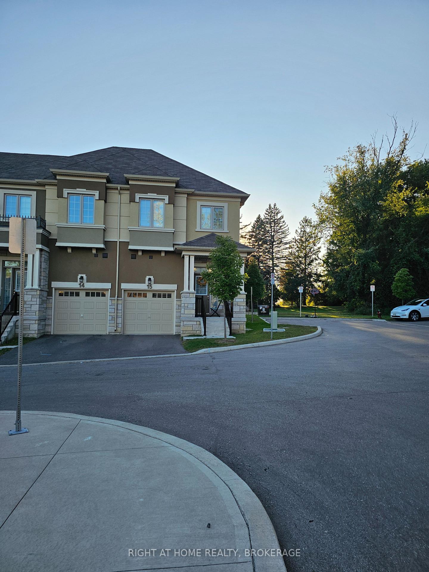 Photo 2 of Unit 15, 515 Garner Road W, Hamilton, Ancaster — HOMEH