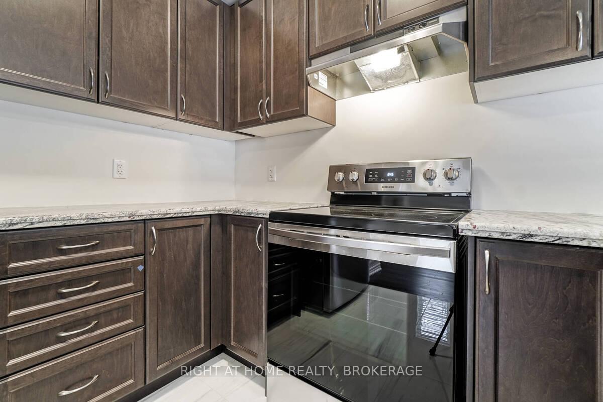 Photo 17 of Unit 15, 515 Garner Road W, Hamilton, Ancaster — HOMEH