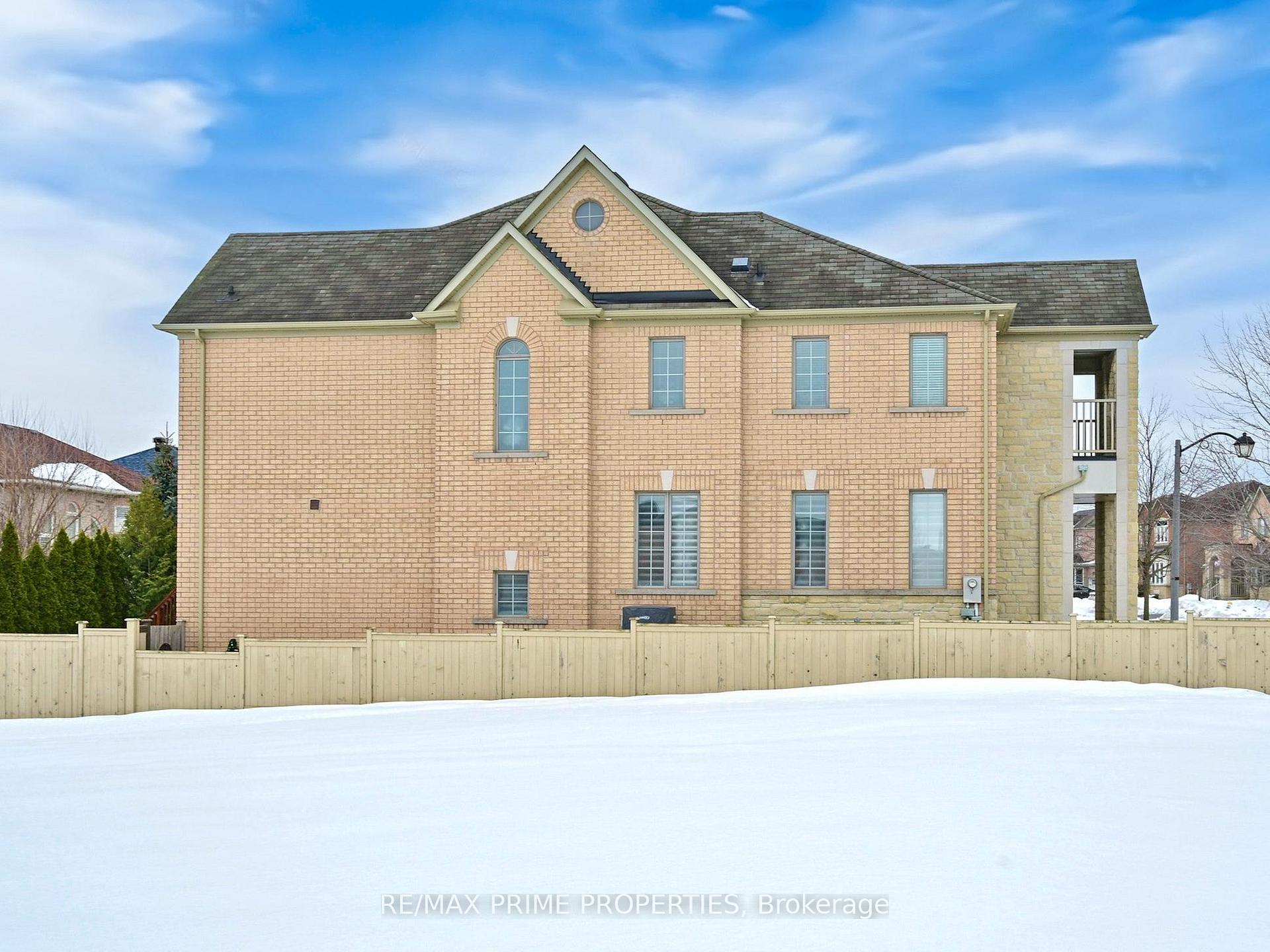 Photo 2 of 33 Arbour Drive, Markham, Greensborough — HOMEH