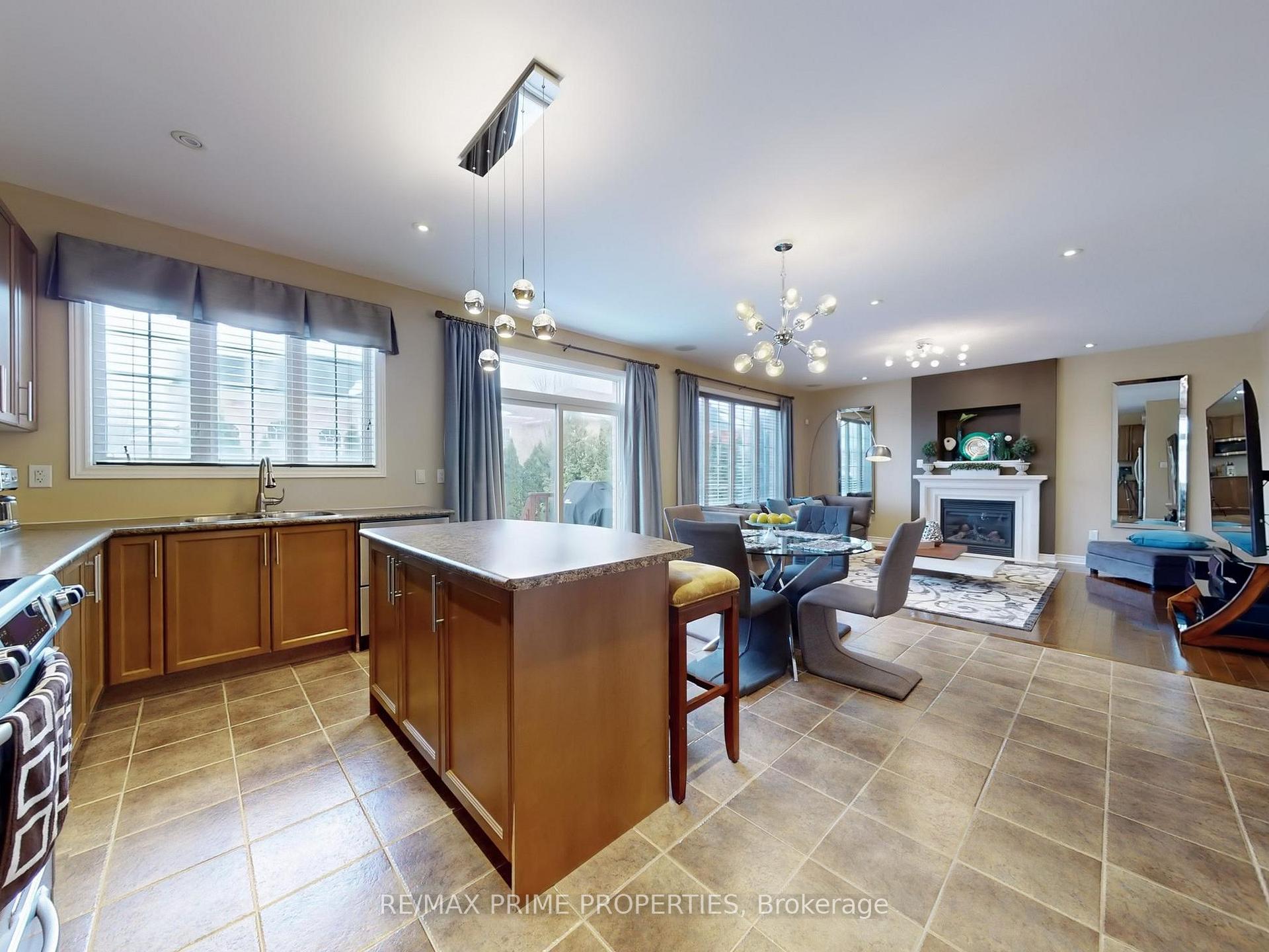 Photo 13 of 33 Arbour Drive, Markham, Greensborough — HOMEH