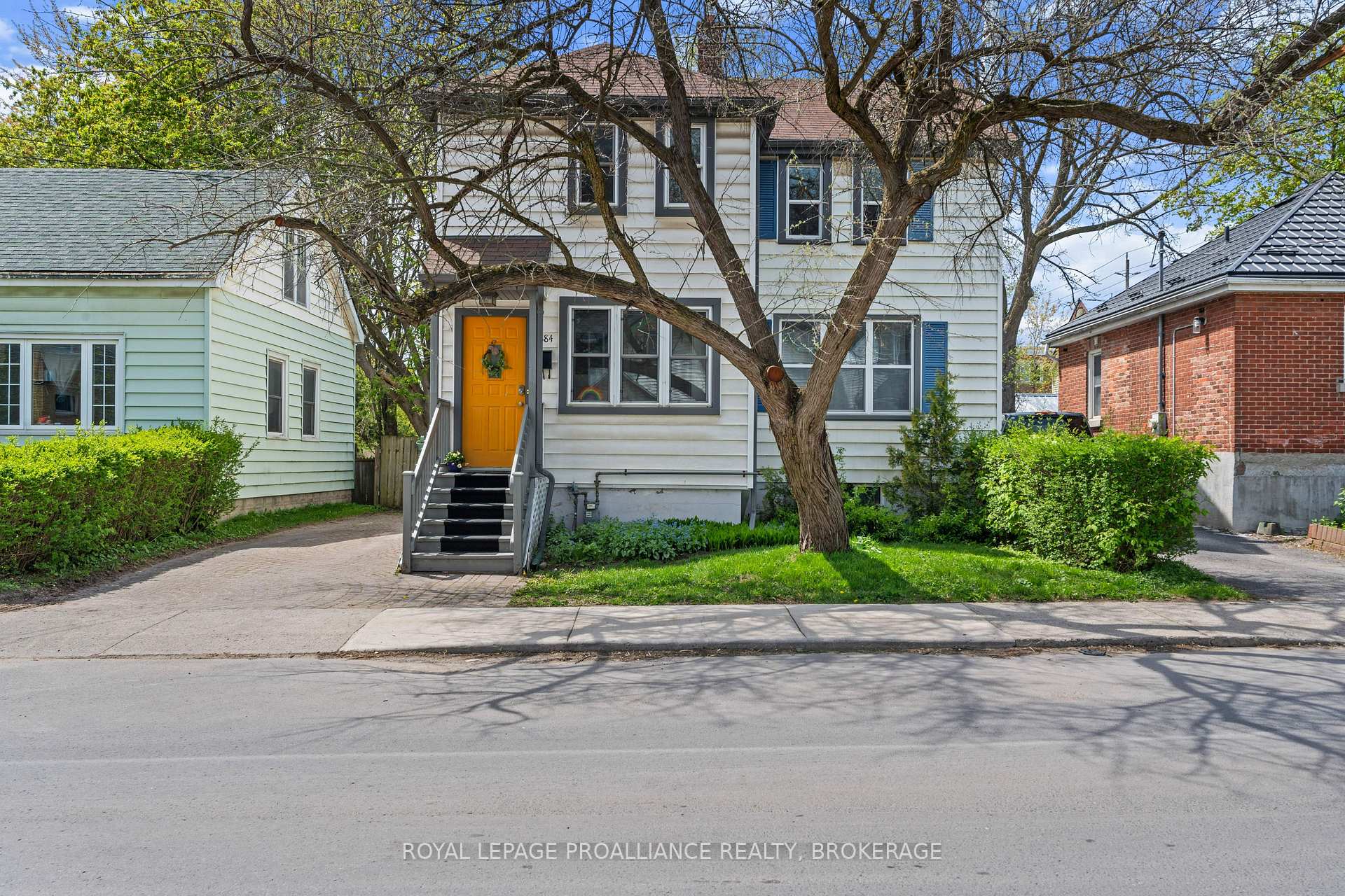 Front of 684 Victoria Street