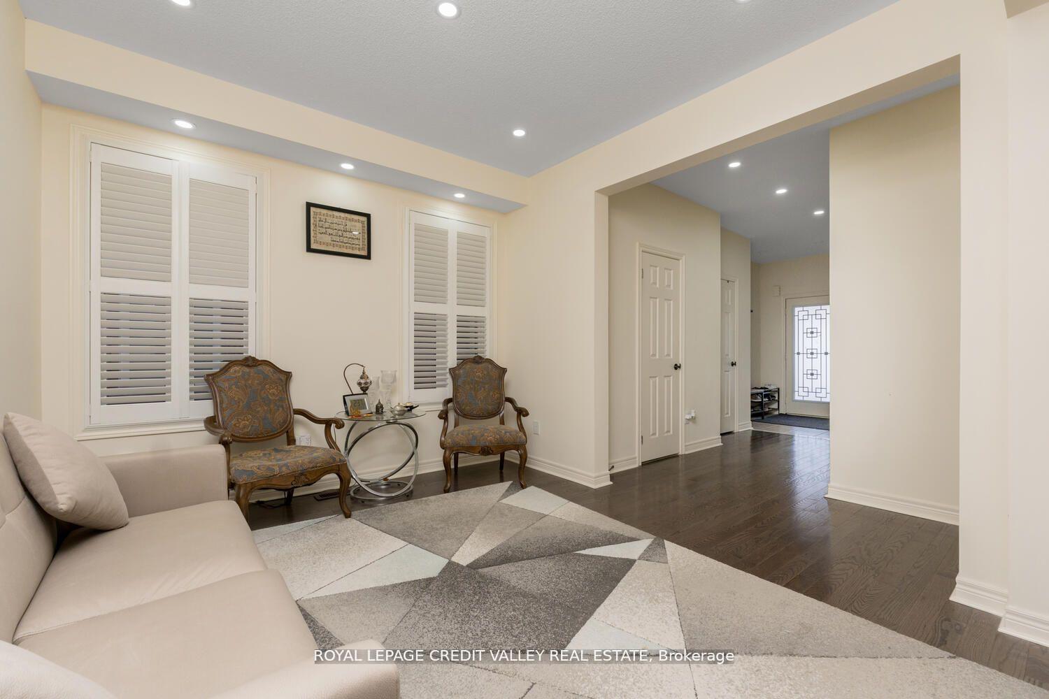 Photo 6 of 480 Downes Jackson Heights, Milton, Harrison — HOMEH