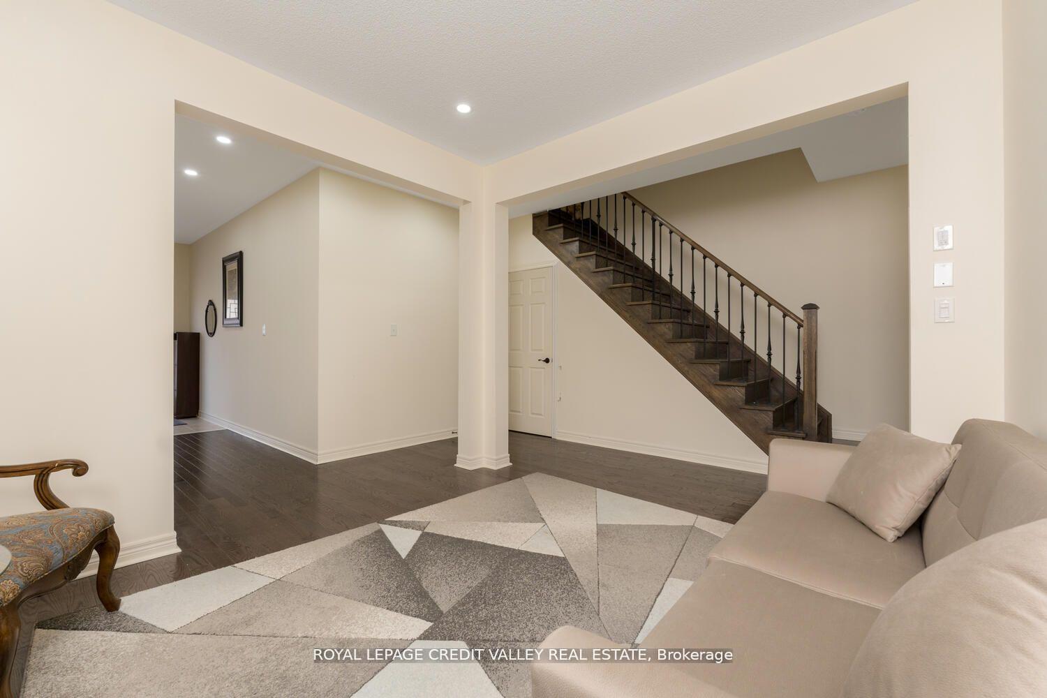 Photo 5 of 480 Downes Jackson Heights, Milton, Harrison — HOMEH
