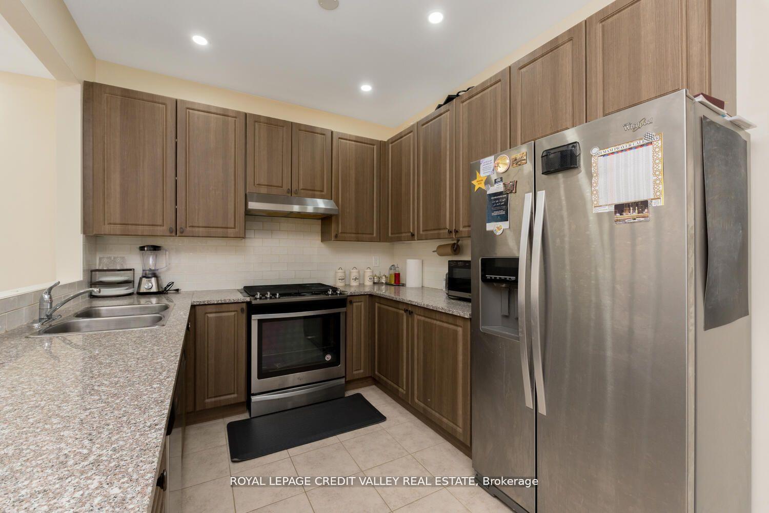 Photo 17 of 480 Downes Jackson Heights, Milton, Harrison — HOMEH