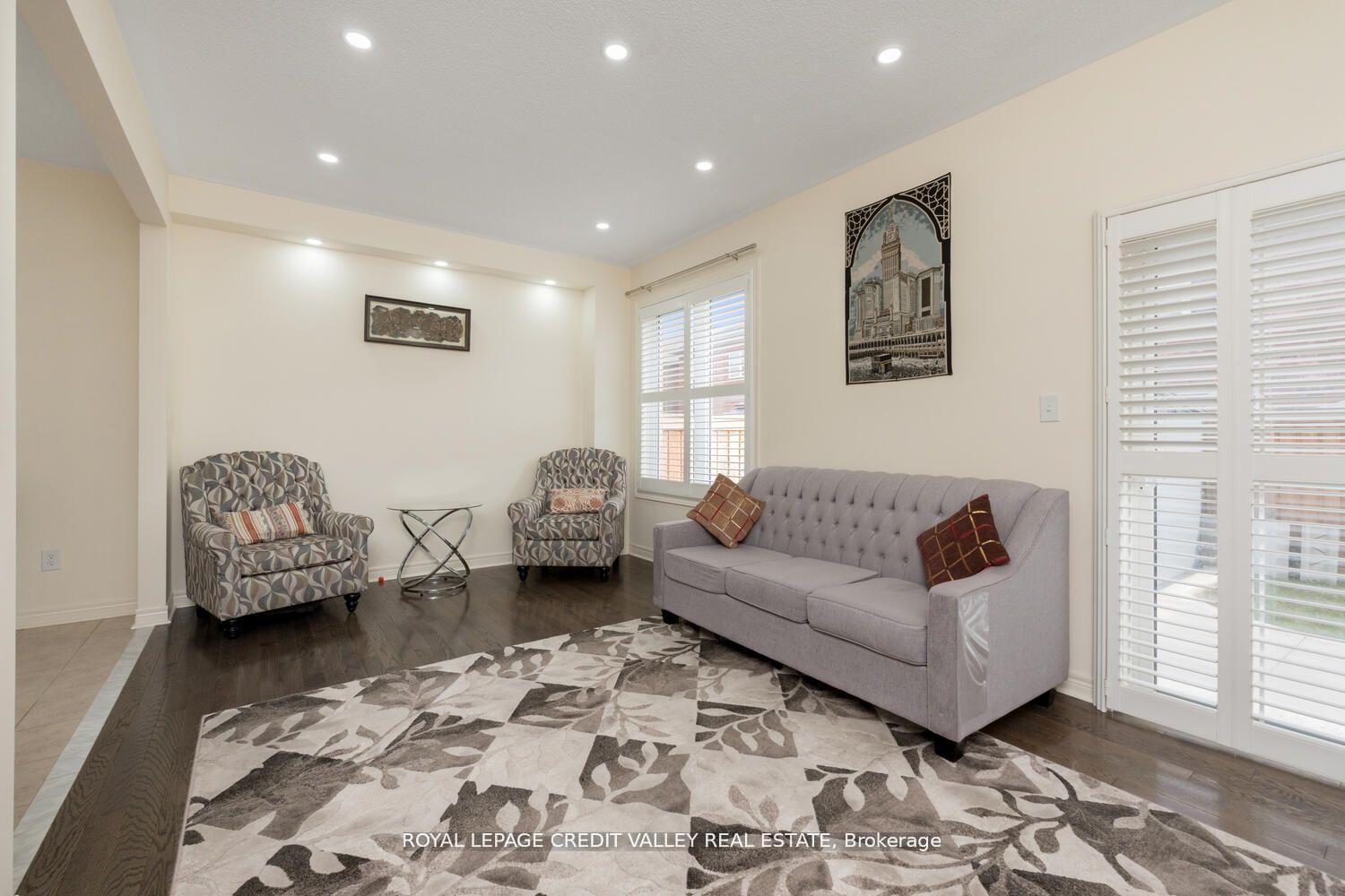 Photo 7 of 480 Downes Jackson Heights, Milton, Harrison — HOMEH