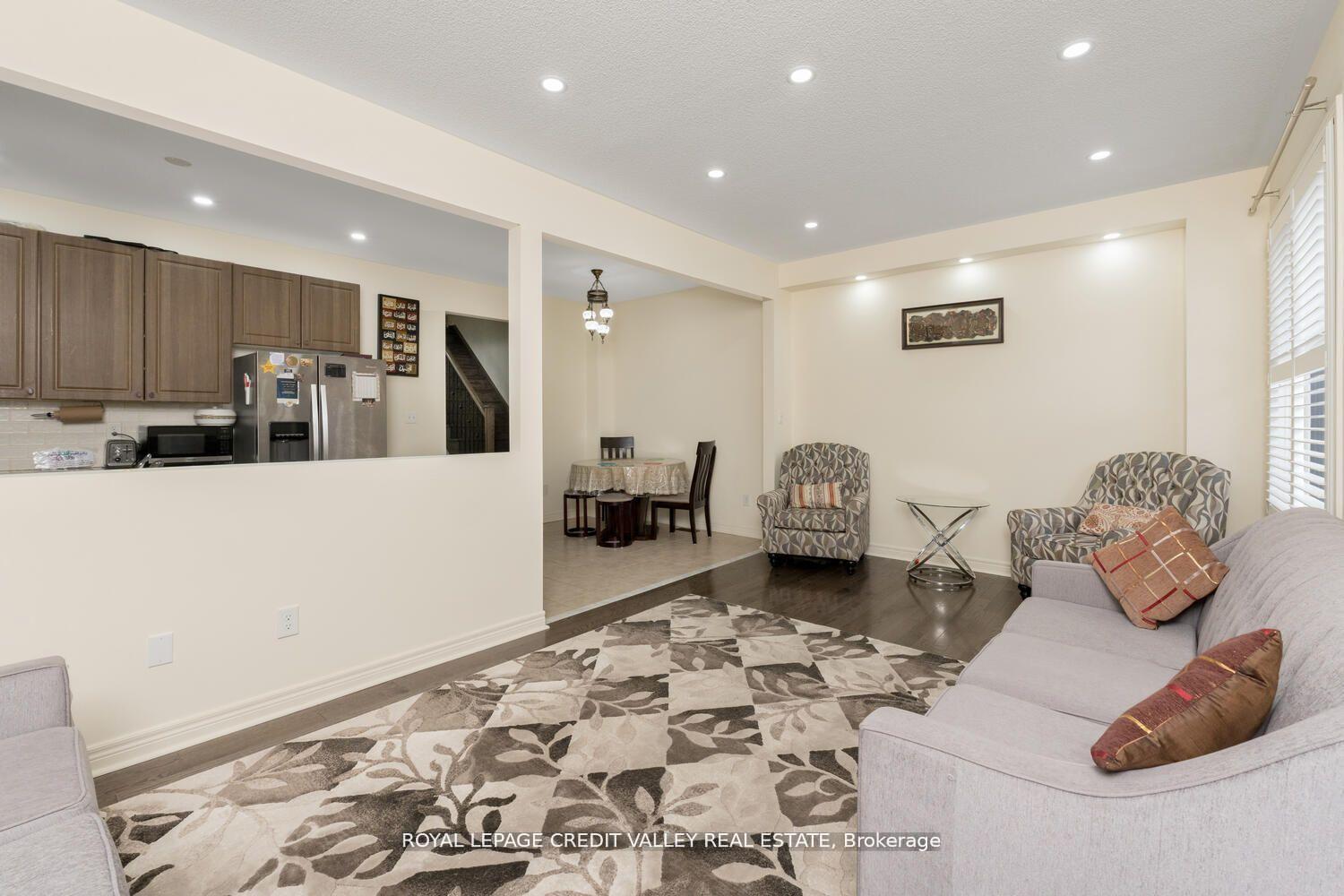 Photo 12 of 480 Downes Jackson Heights, Milton, Harrison — HOMEH