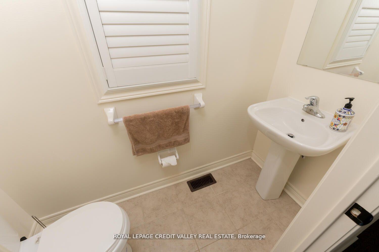 Photo 9 of 480 Downes Jackson Heights, Milton, Harrison — HOMEH