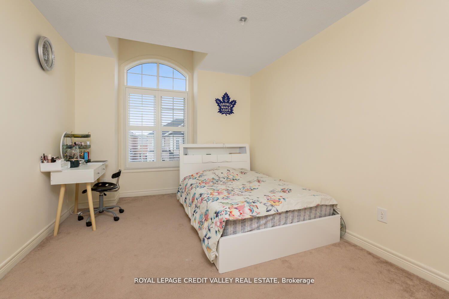 Photo 13 of 480 Downes Jackson Heights, Milton, Harrison — HOMEH