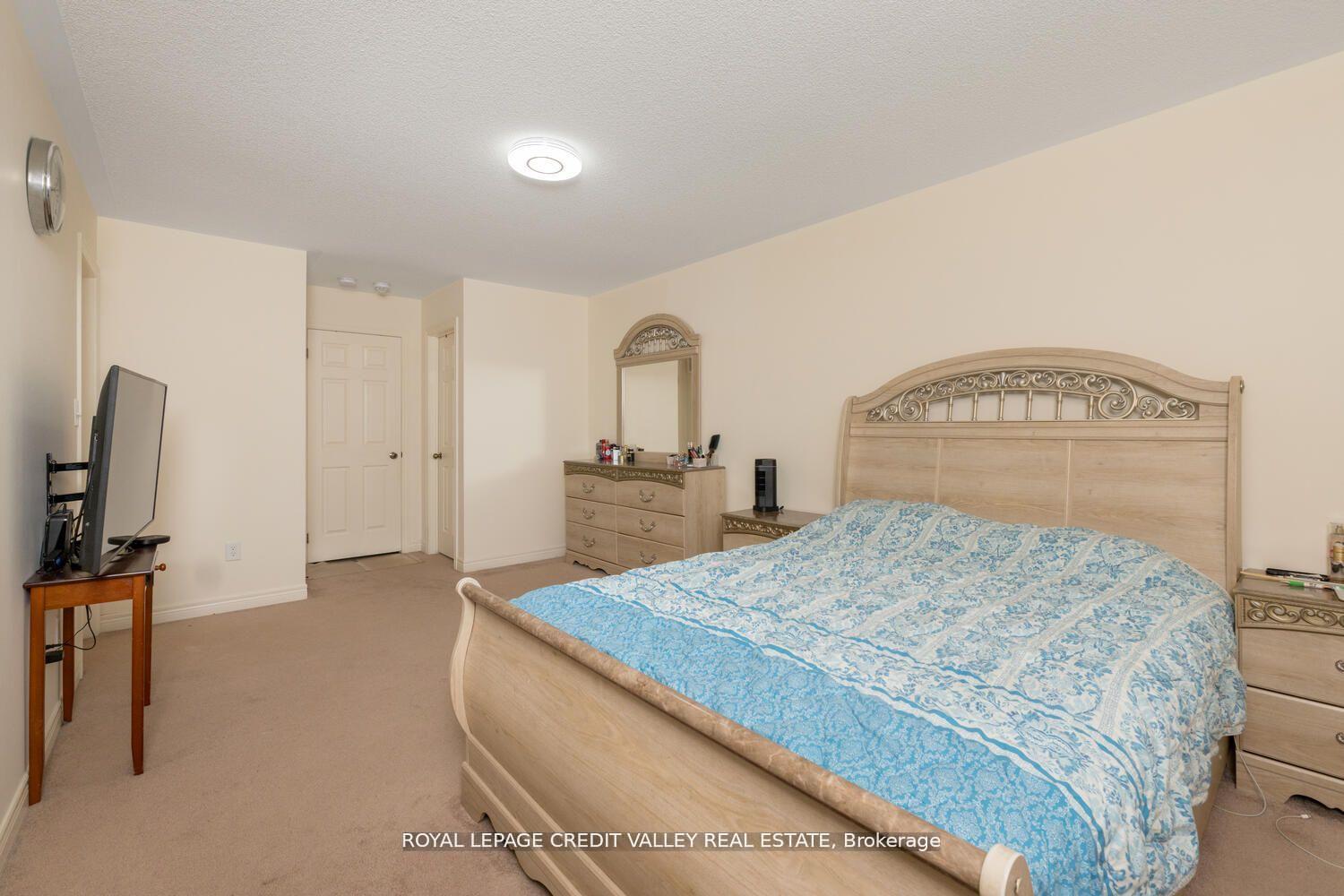 Photo 16 of 480 Downes Jackson Heights, Milton, Harrison — HOMEH