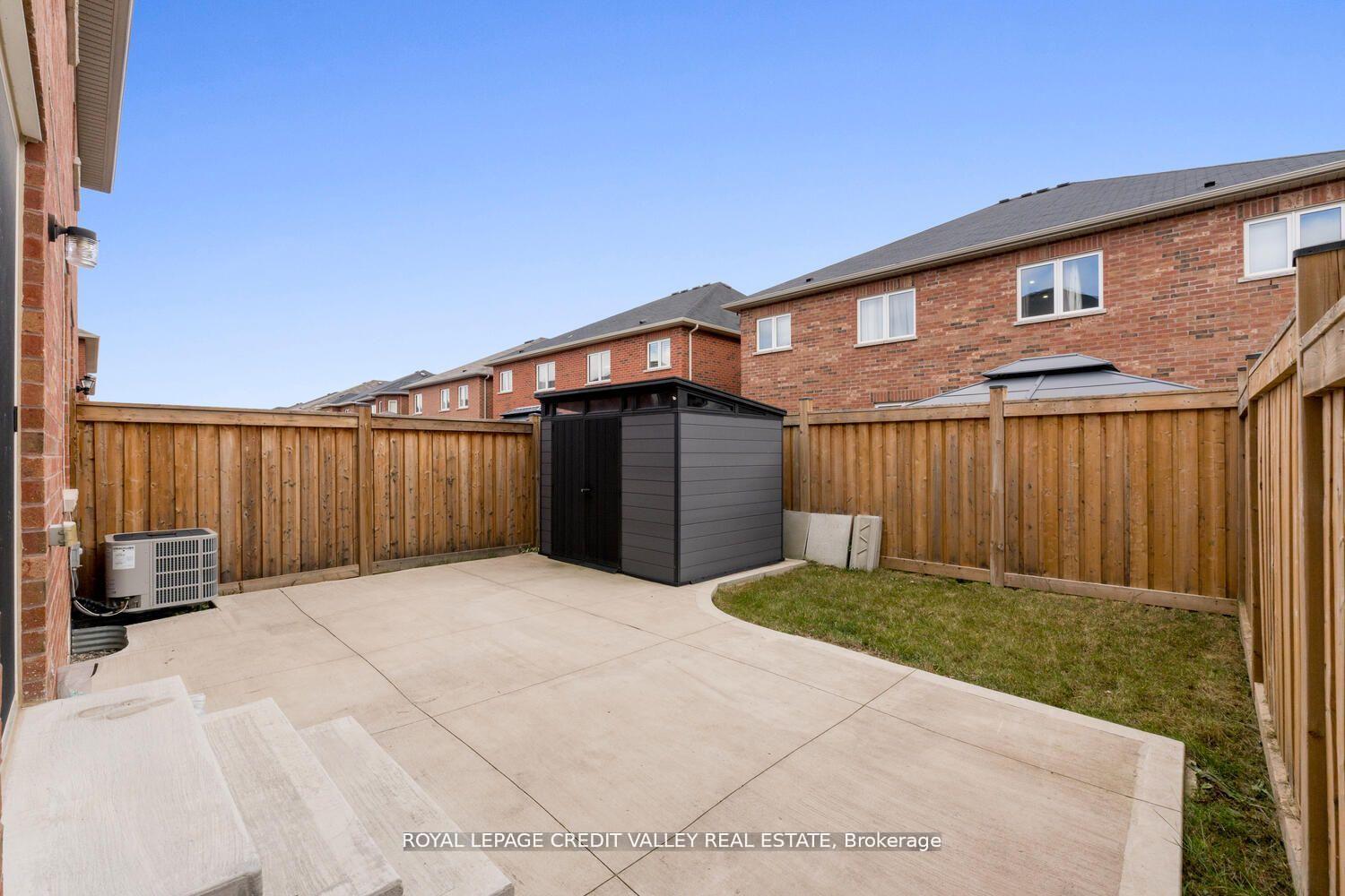 Photo 23 of 480 Downes Jackson Heights, Milton, Harrison — HOMEH