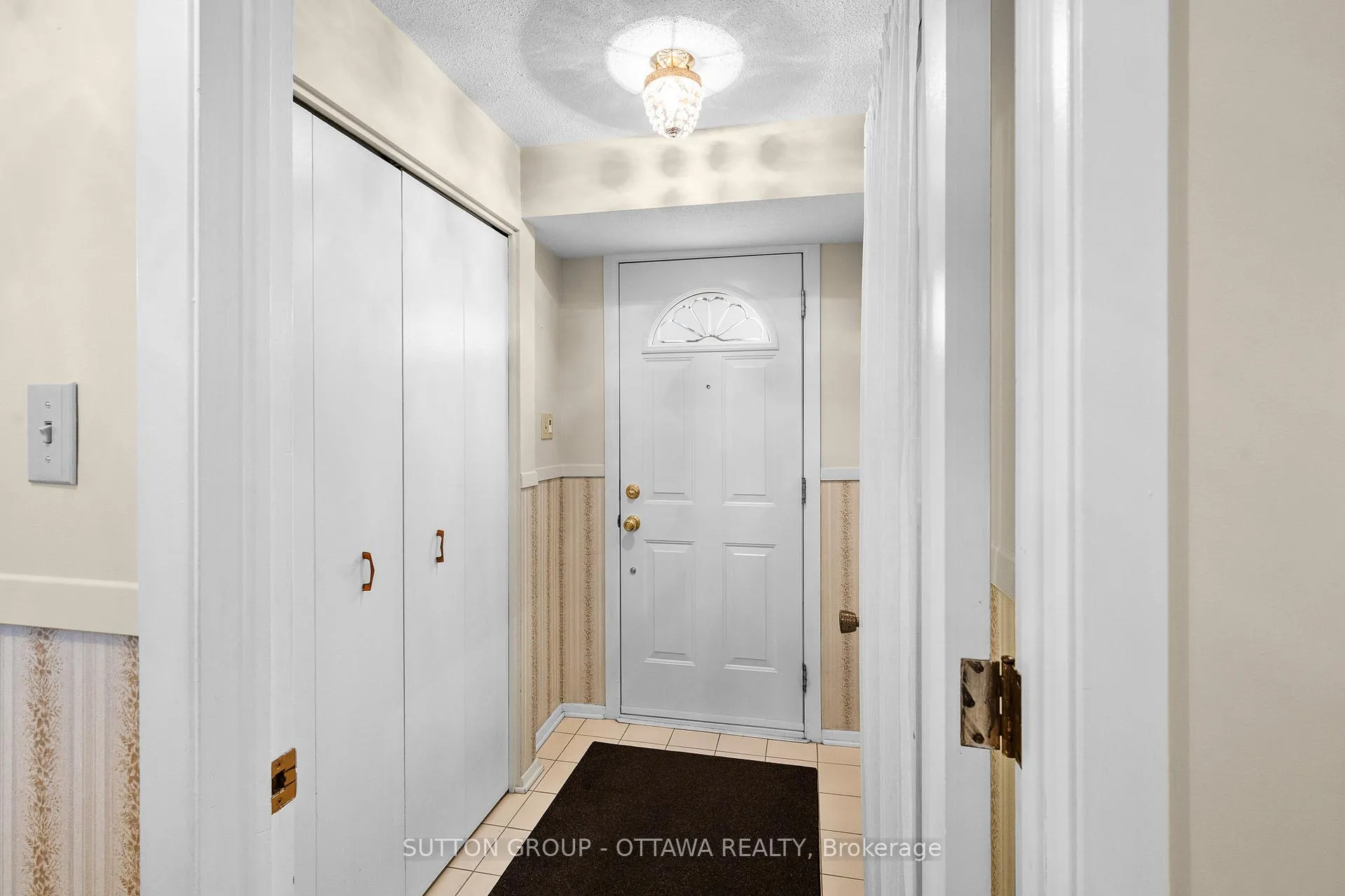 Photo 3 of 2391 Ogilvie Road, Ottawa, Beacon Hill North — HOMEH