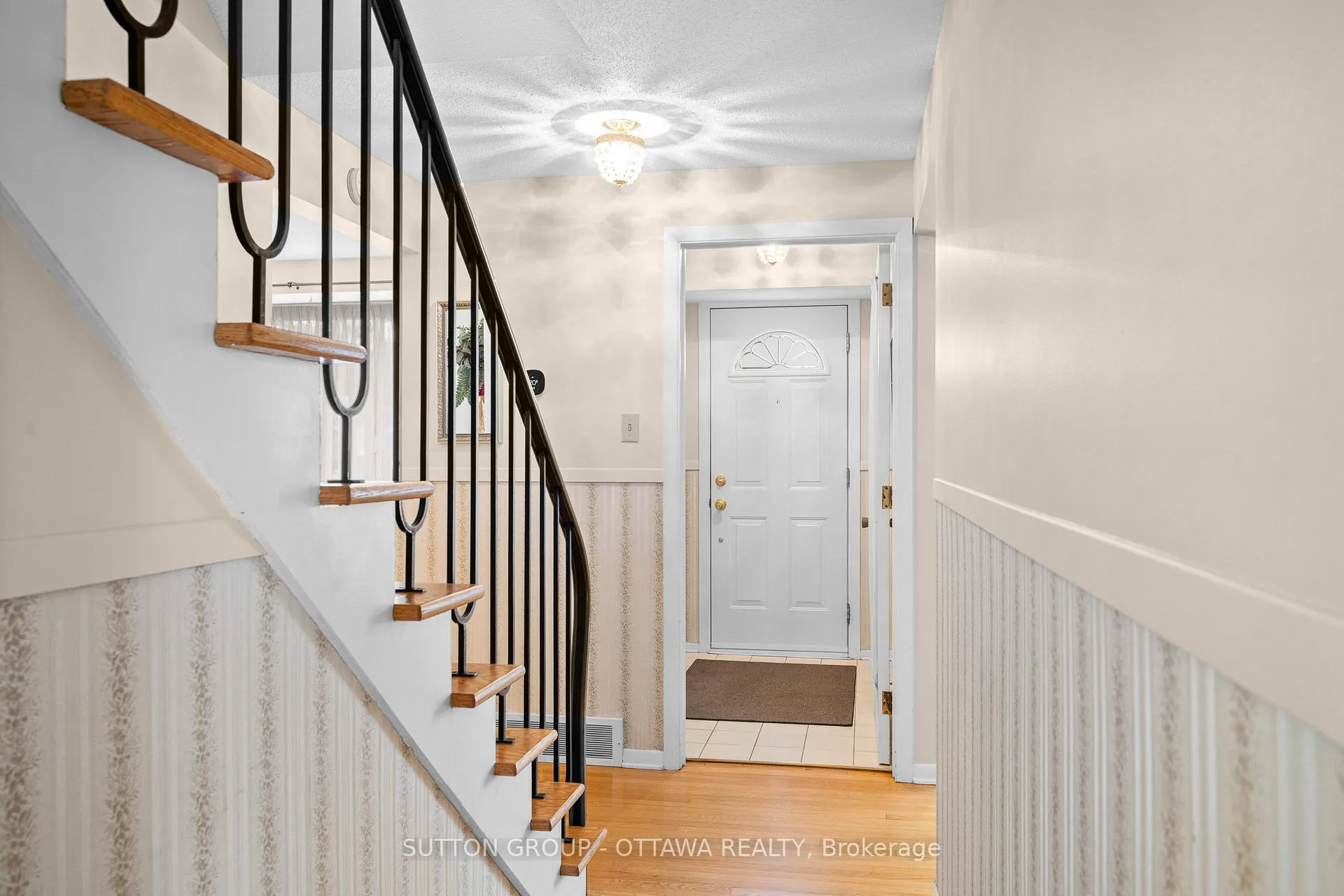 Photo 4 of 2391 Ogilvie Road, Ottawa, Beacon Hill North — HOMEH
