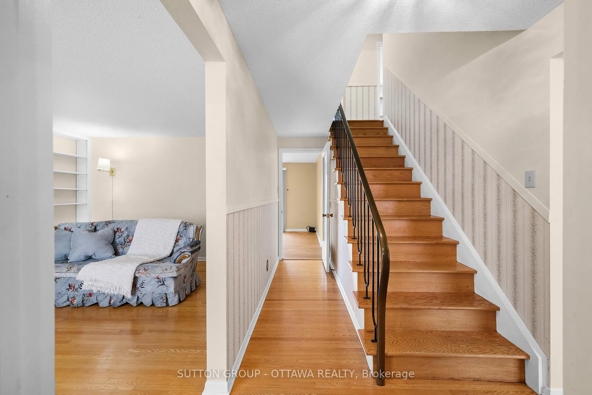 Photo 5 of 2391 Ogilvie Road, Ottawa, Beacon Hill North — HOMEH