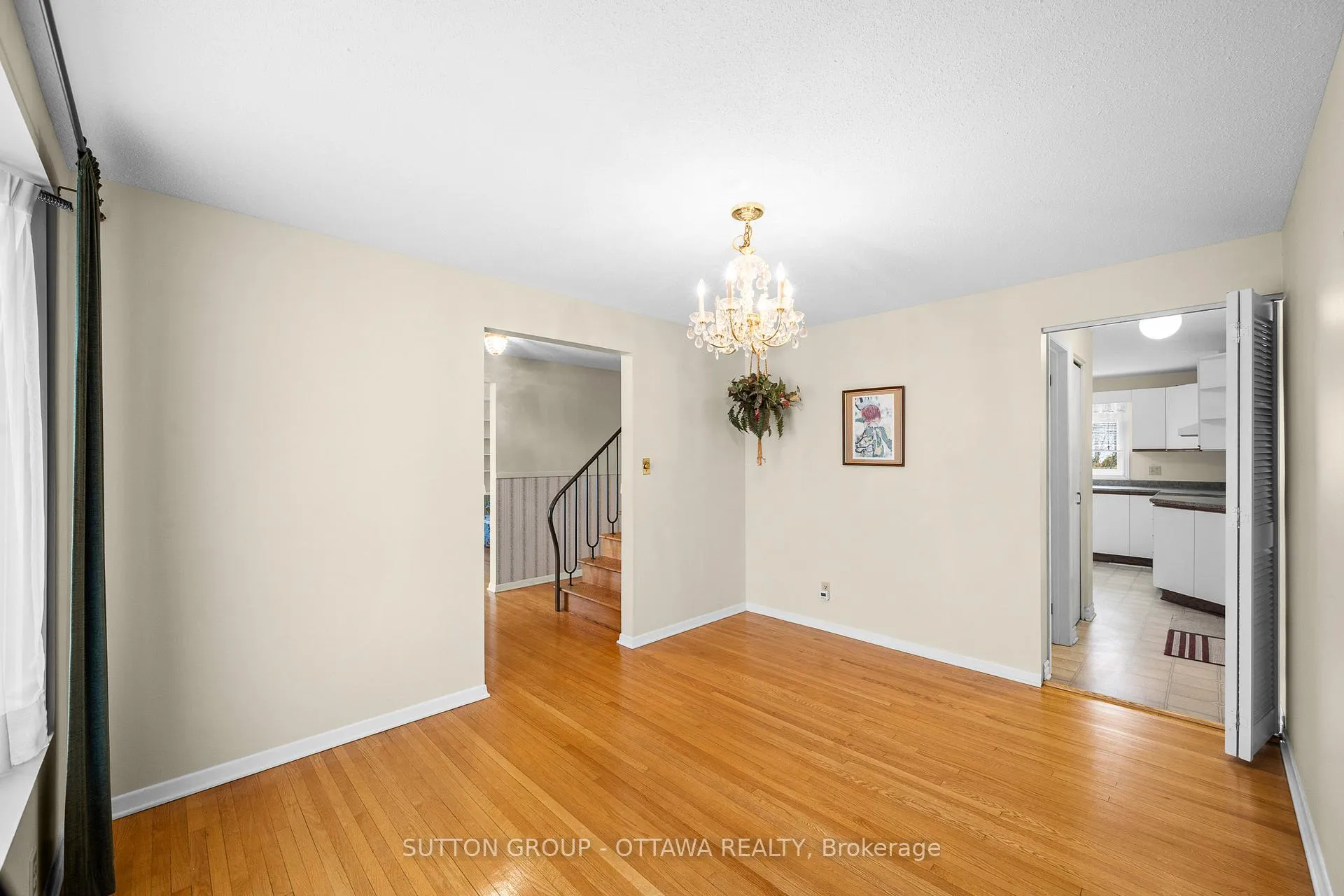 Photo 11 of 2391 Ogilvie Road, Ottawa, Beacon Hill North — HOMEH