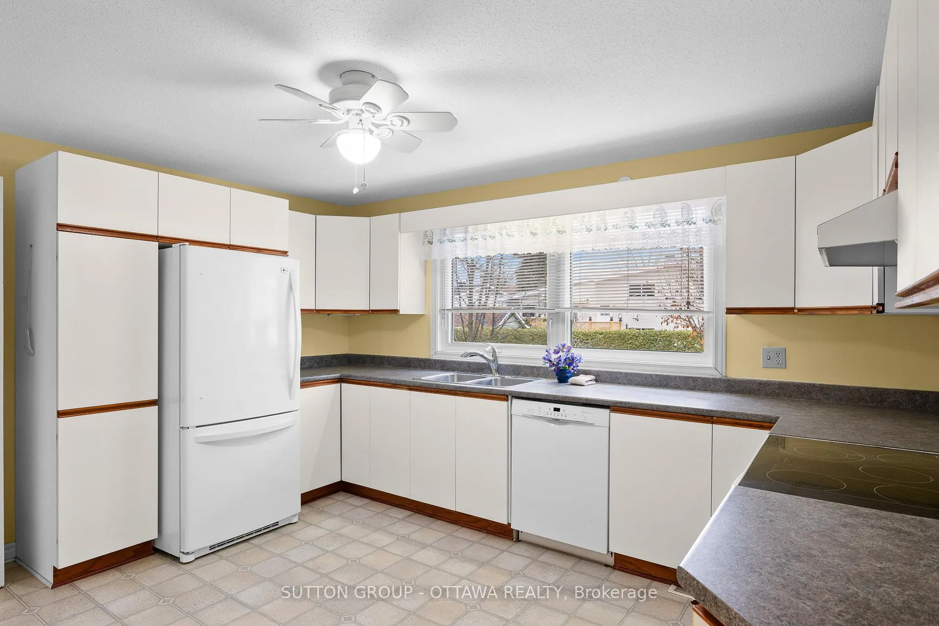 Photo 13 of 2391 Ogilvie Road, Ottawa, Beacon Hill North — HOMEH