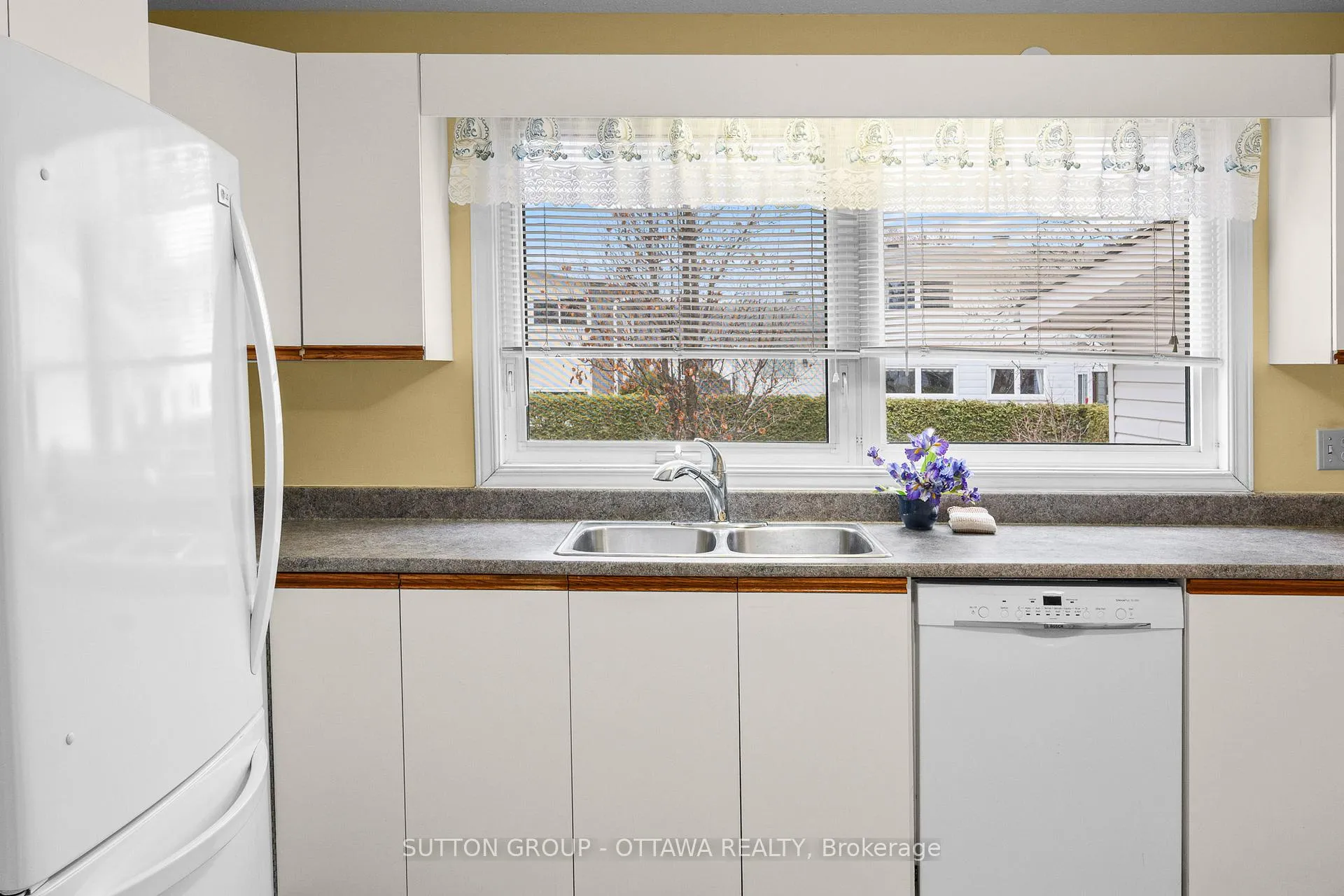 Photo 14 of 2391 Ogilvie Road, Ottawa, Beacon Hill North — HOMEH