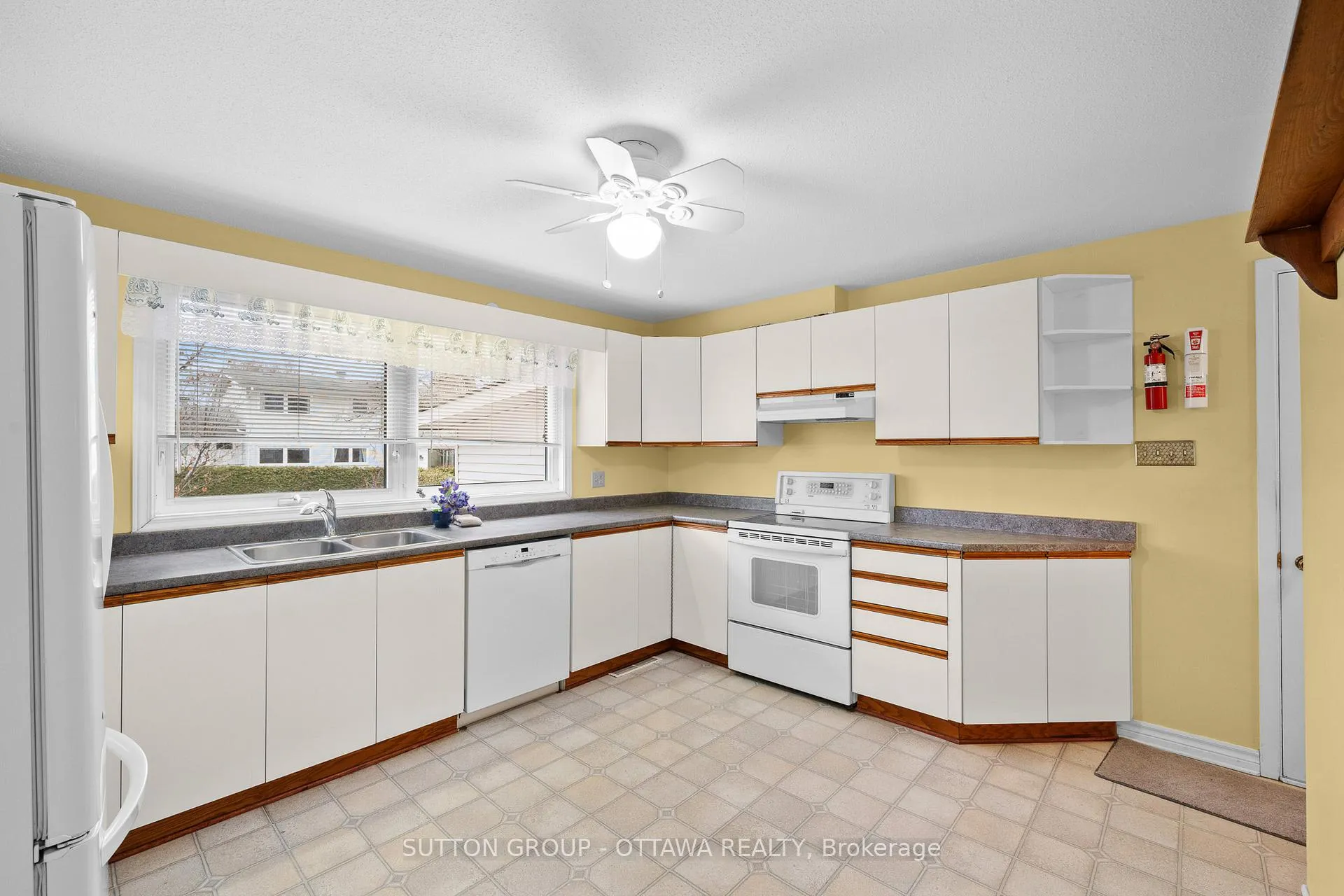Photo 15 of 2391 Ogilvie Road, Ottawa, Beacon Hill North — HOMEH