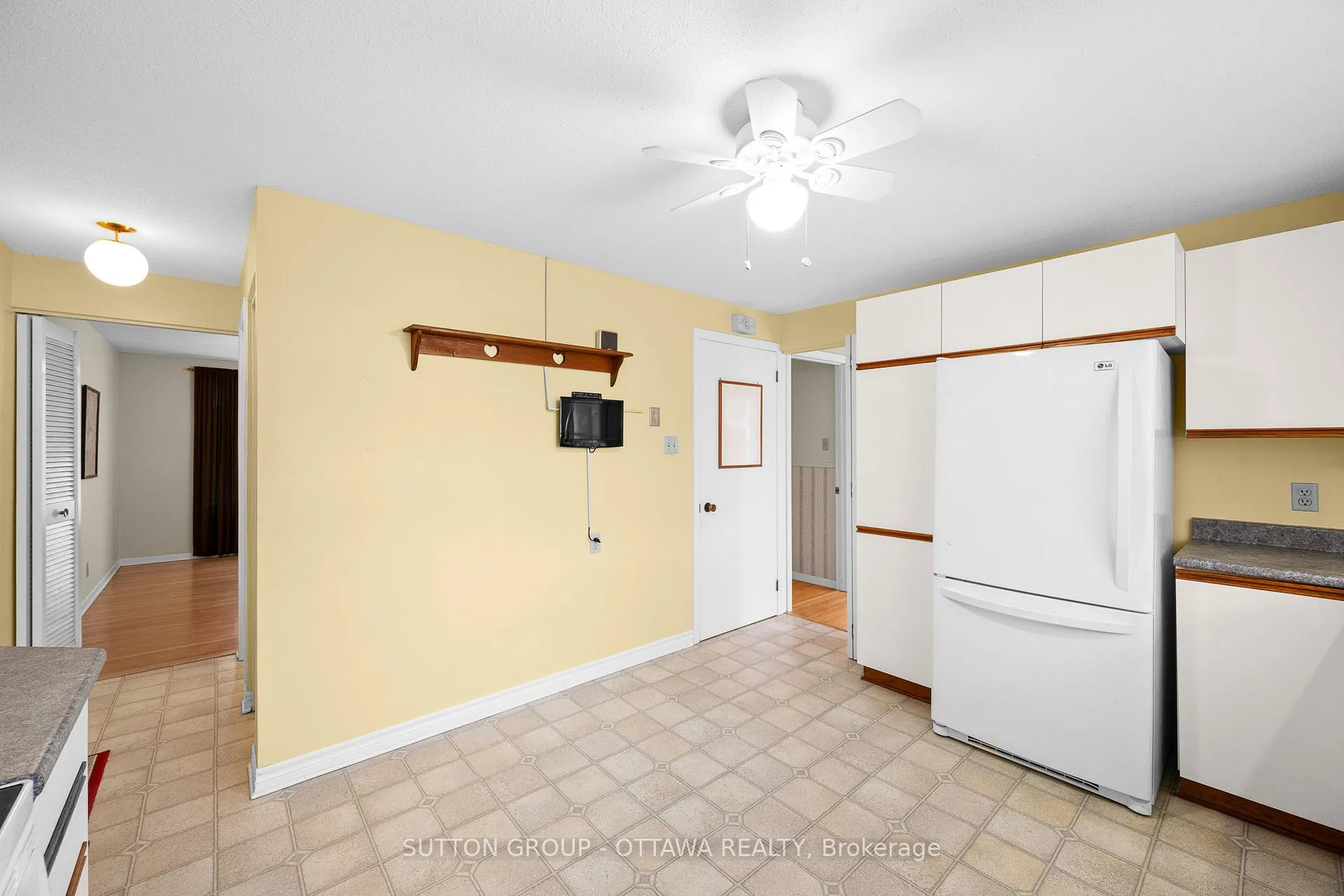 Photo 16 of 2391 Ogilvie Road, Ottawa, Beacon Hill North — HOMEH