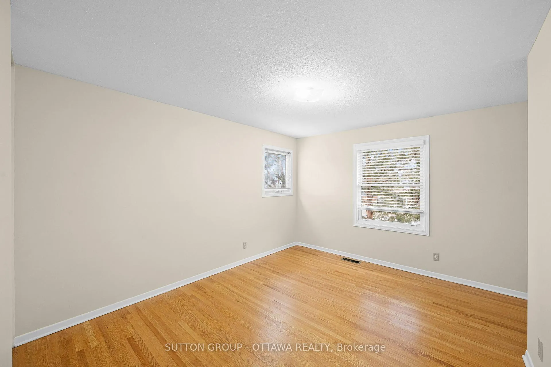Photo 24 of 2391 Ogilvie Road, Ottawa, Beacon Hill North — HOMEH