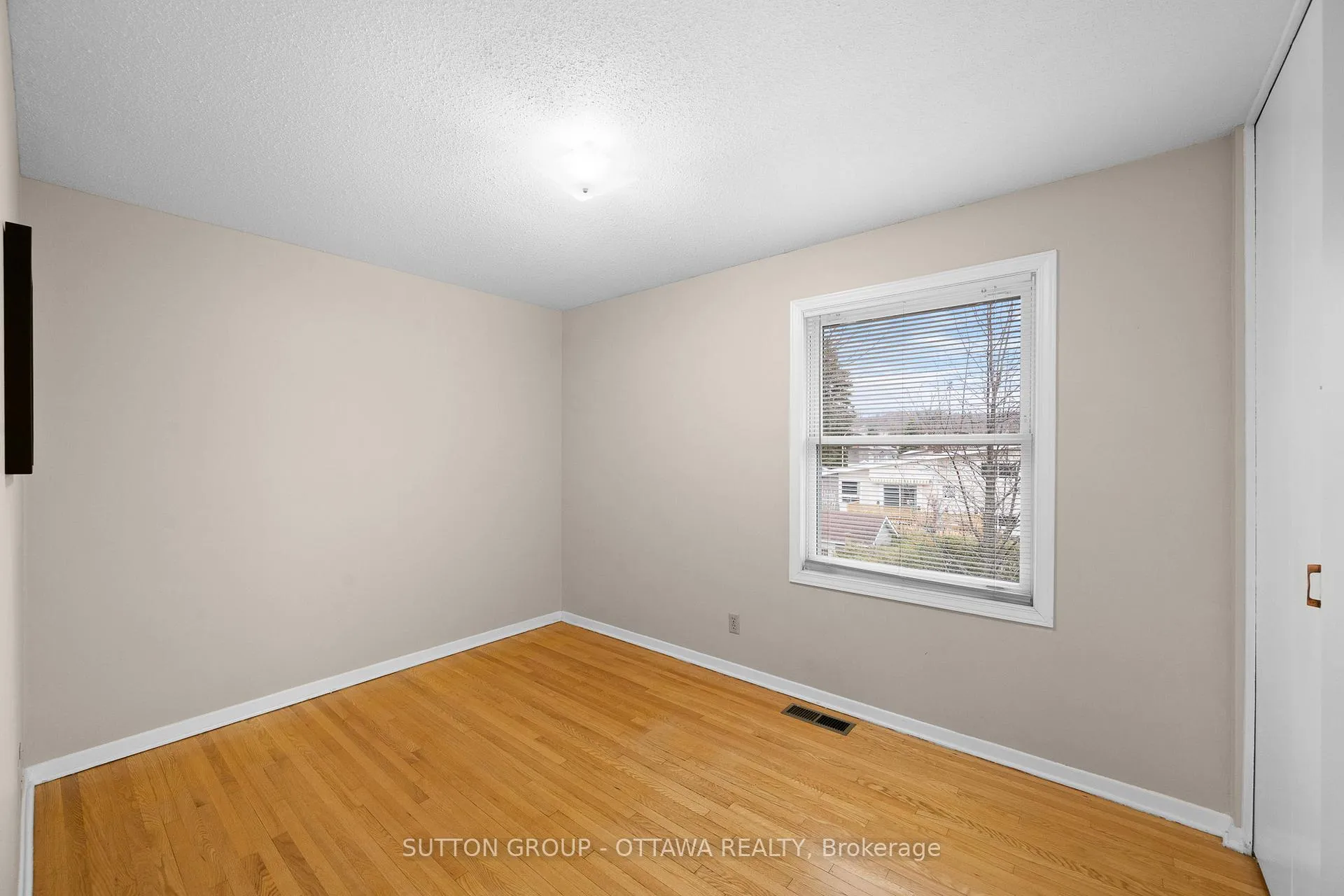 Photo 26 of 2391 Ogilvie Road, Ottawa, Beacon Hill North — HOMEH