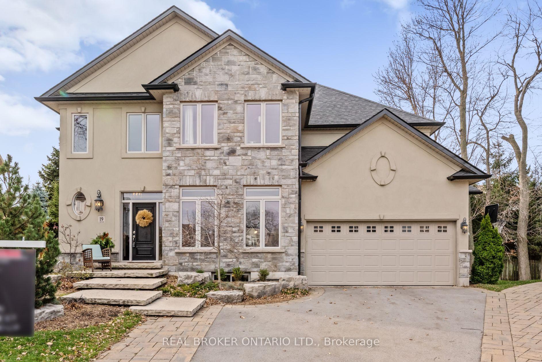 Front of Unit Lower, 19 Redcliff Court
